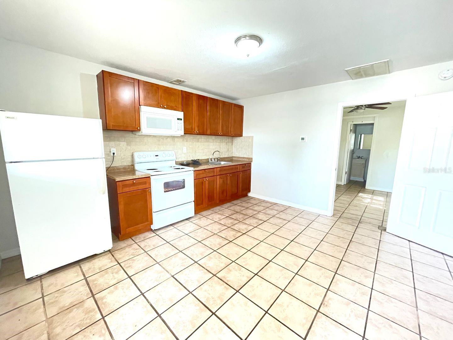 EAST TAMPA BLOCKS 1 TO 40 - Residential Lease