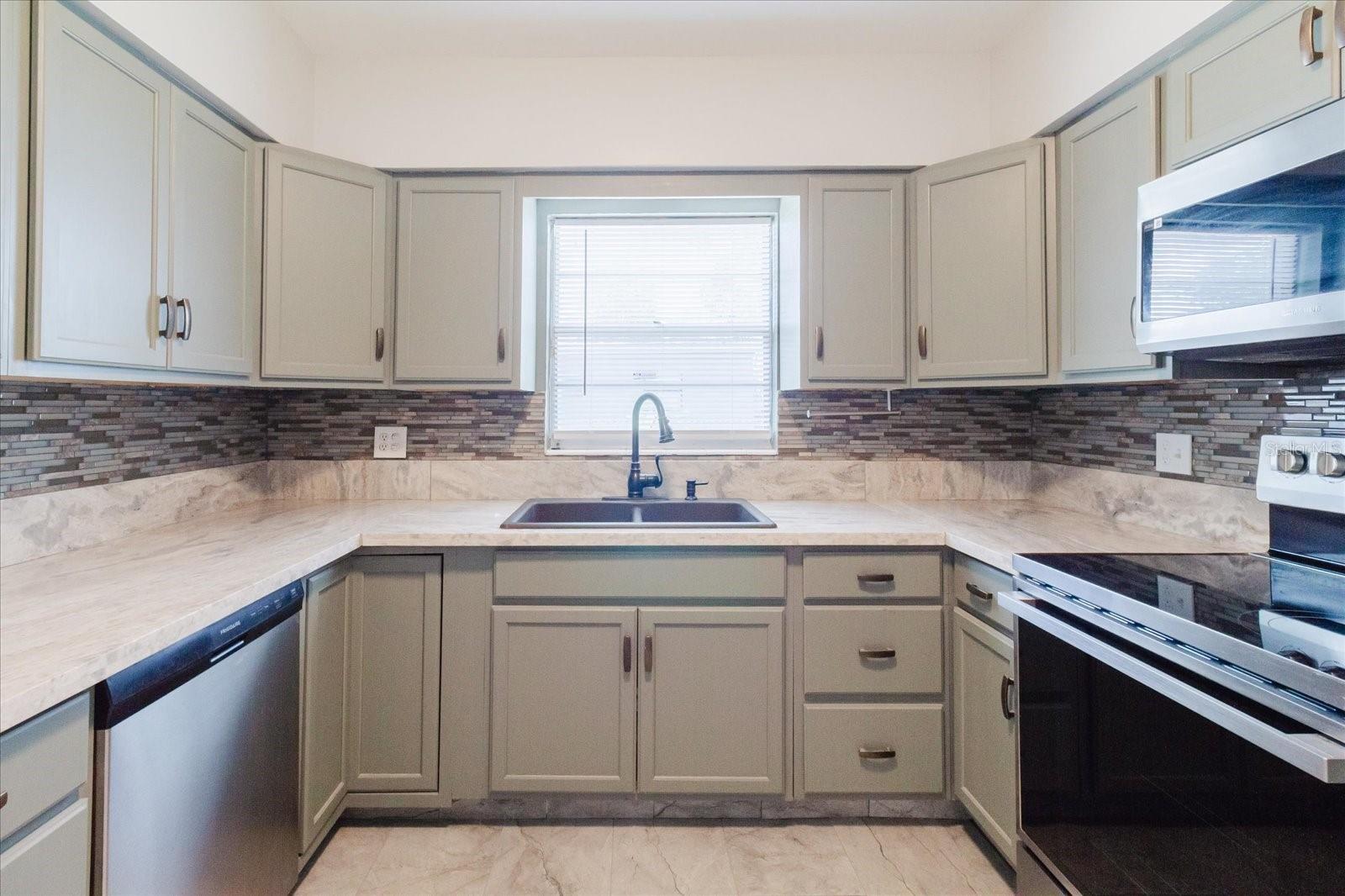 APOLLO BEACH UNIT ONE PT ONE - Residential
