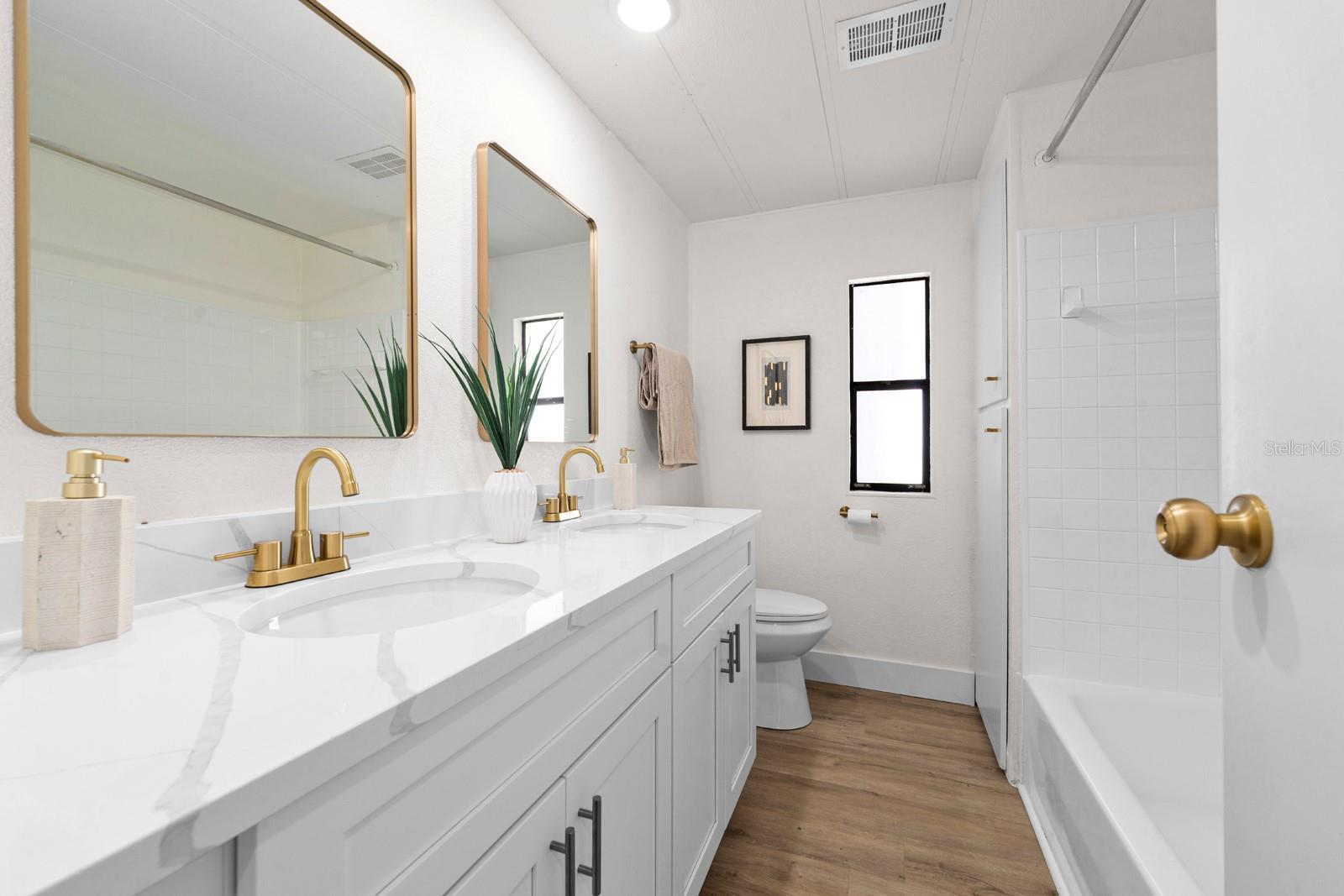 SHADOW BROOK MOBILE HOME - Residential