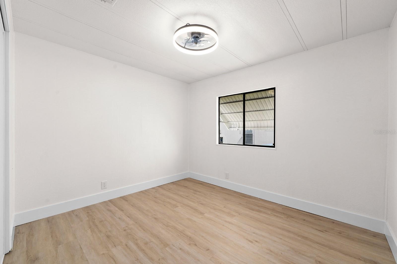 SHADOW BROOK MOBILE HOME - Residential