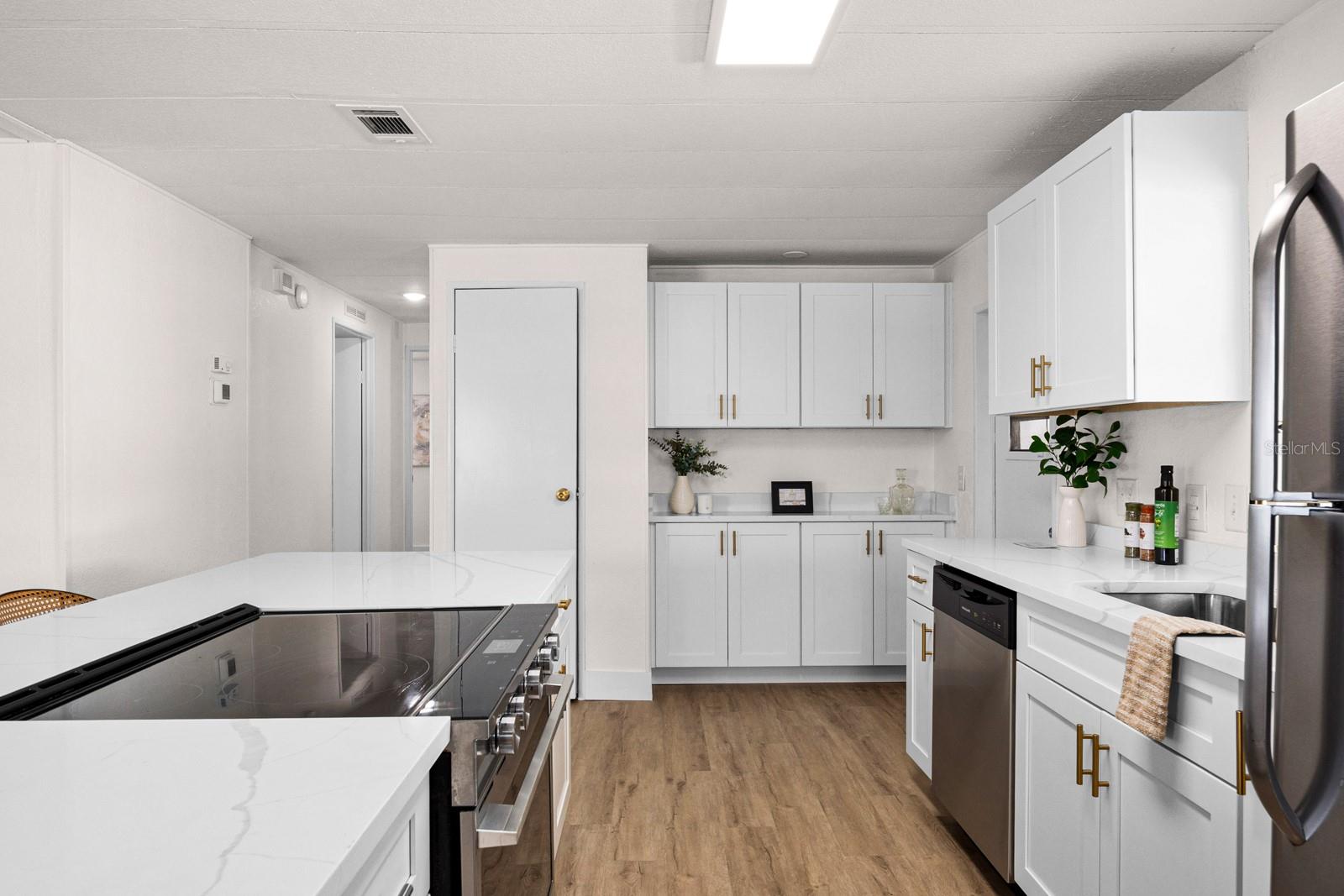 SHADOW BROOK MOBILE HOME - Residential