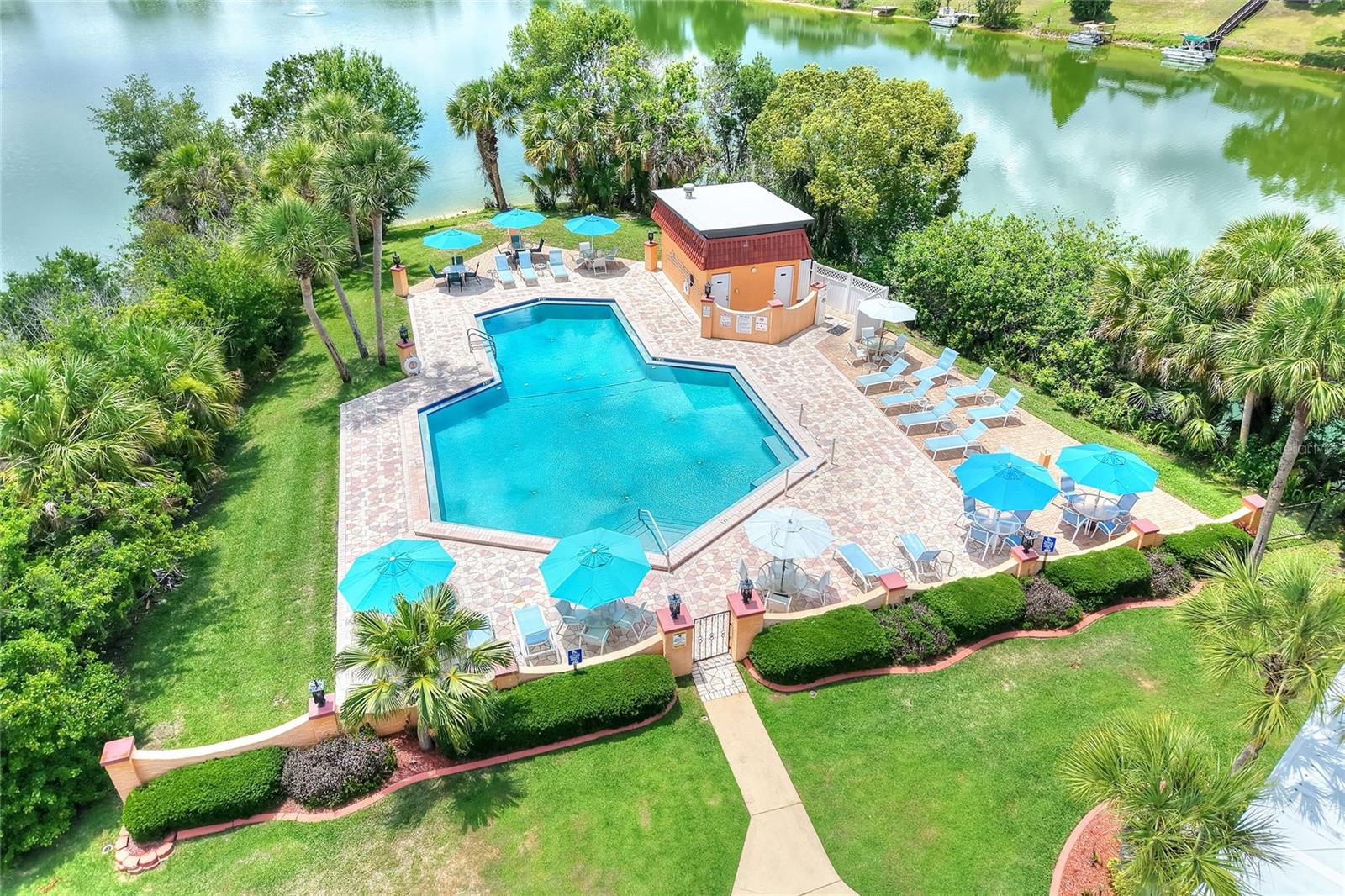FLORAL LAKES - Residential