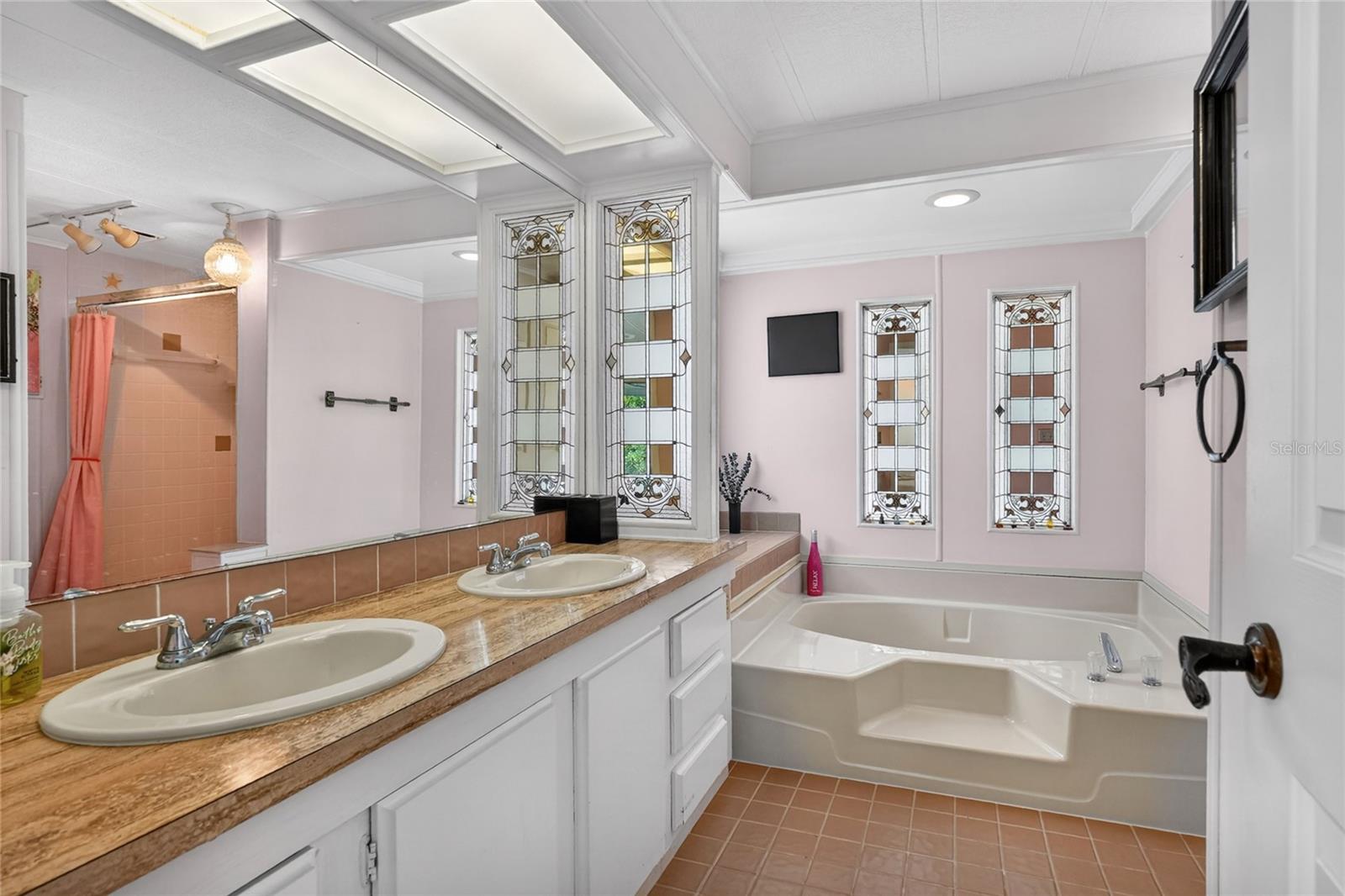 FLORAL LAKES - Residential
