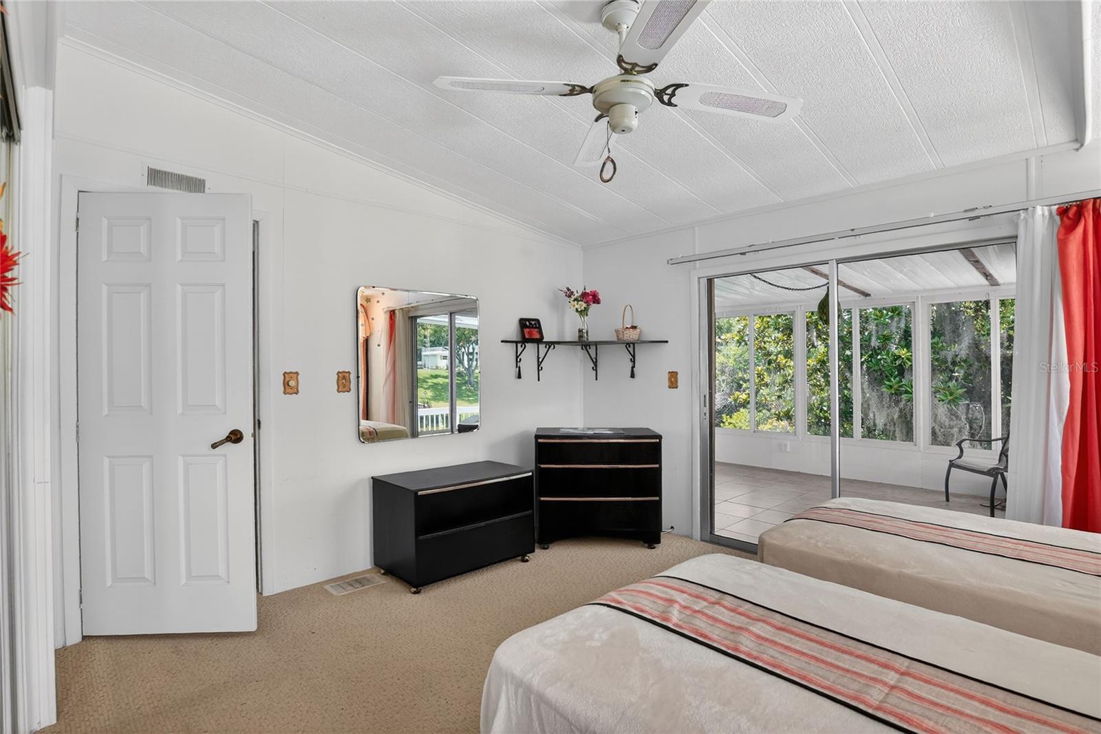 FLORAL LAKES - Residential