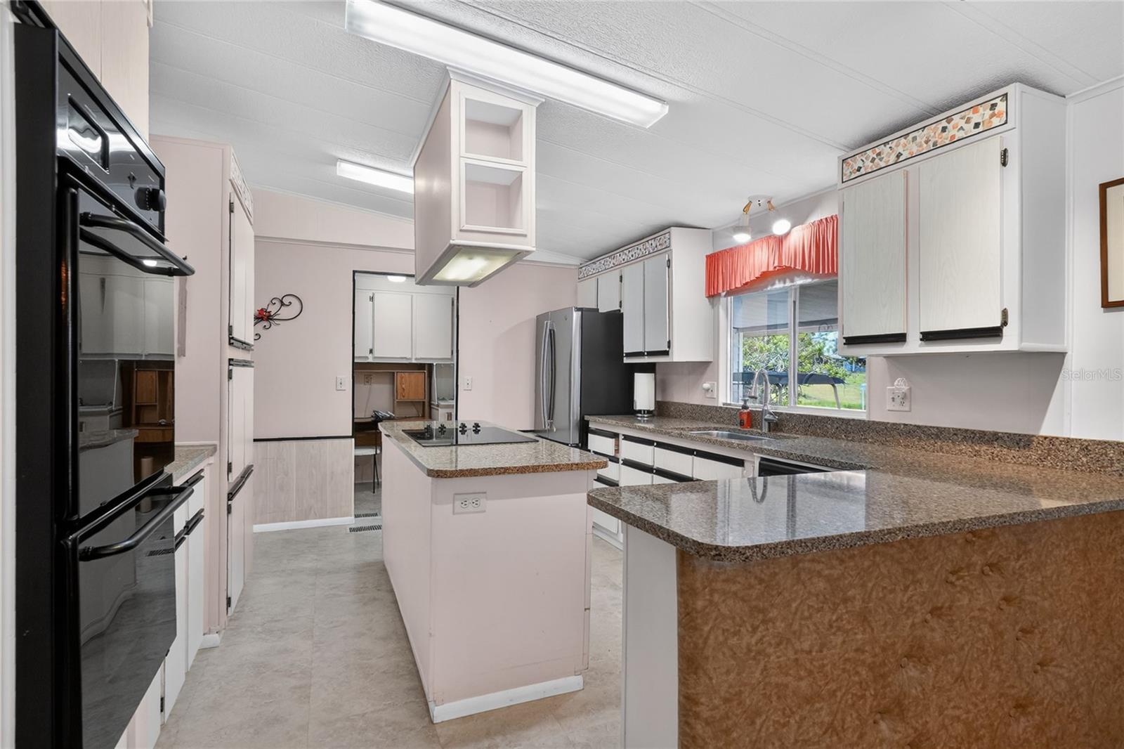 FLORAL LAKES - Residential