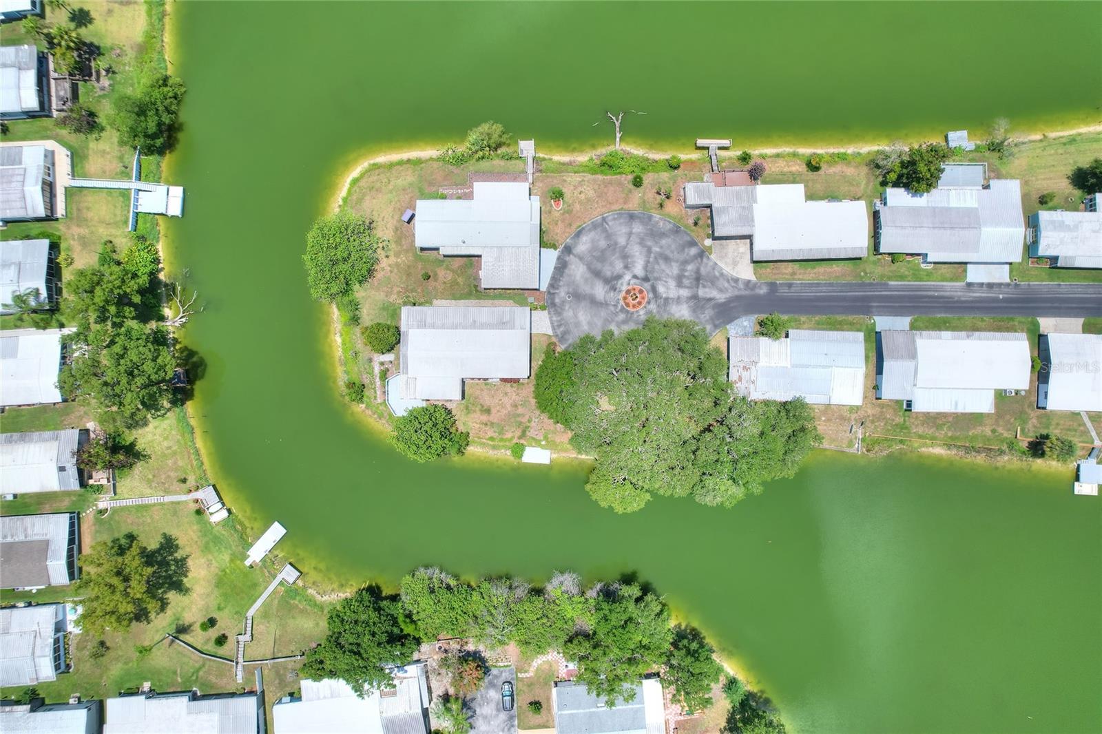 FLORAL LAKES - Residential