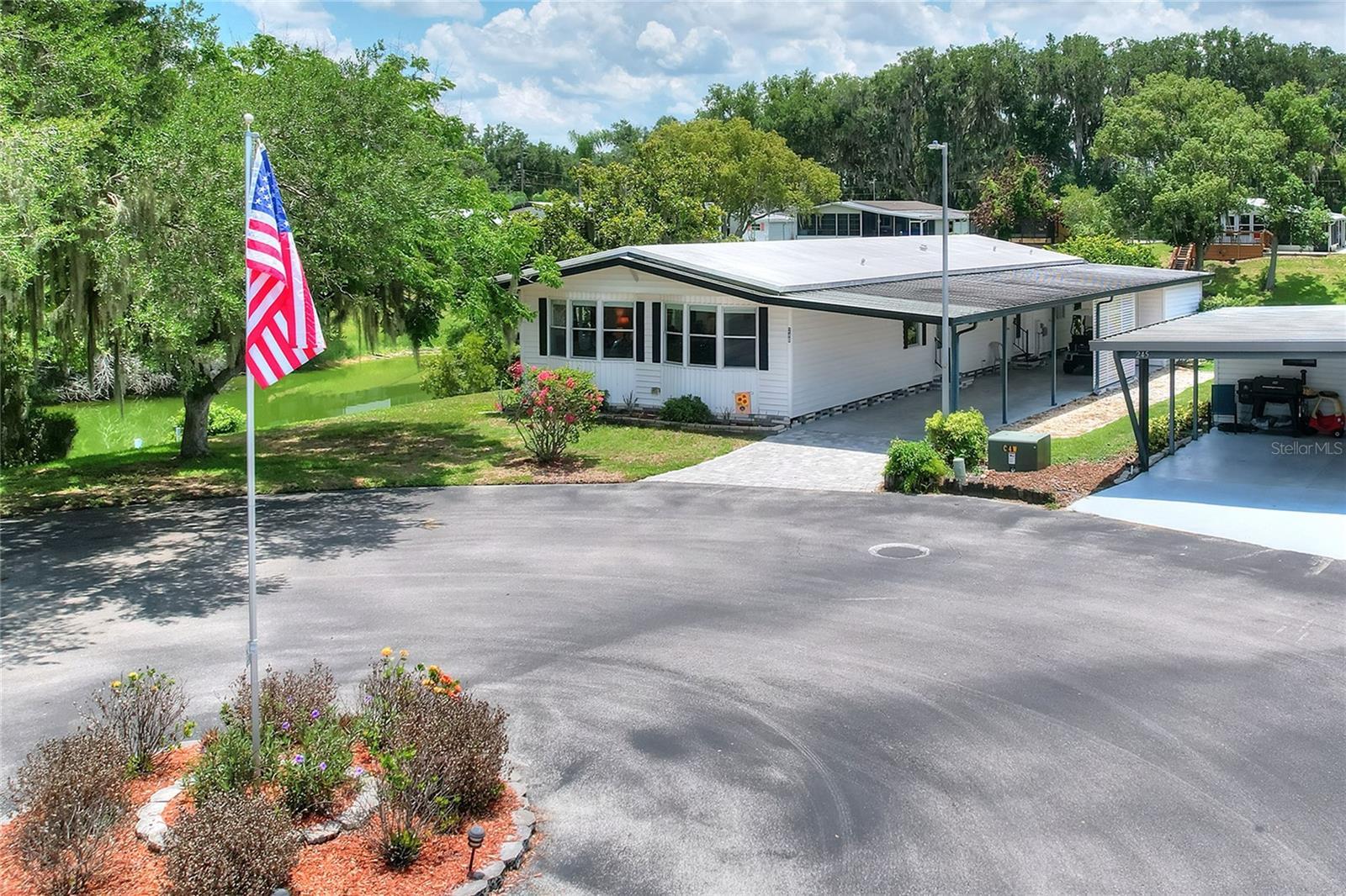 FLORAL LAKES - Residential