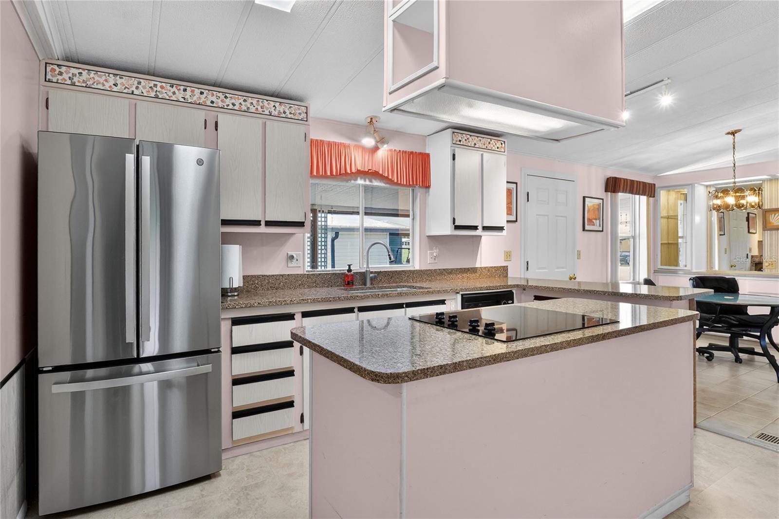 FLORAL LAKES - Residential