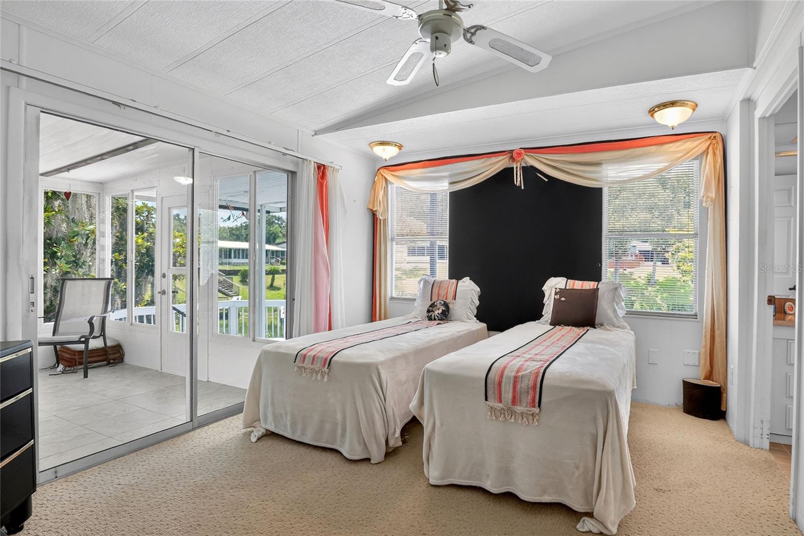 FLORAL LAKES - Residential