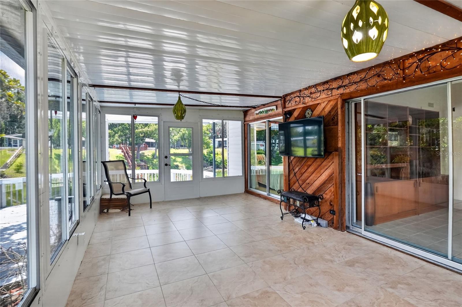 FLORAL LAKES - Residential