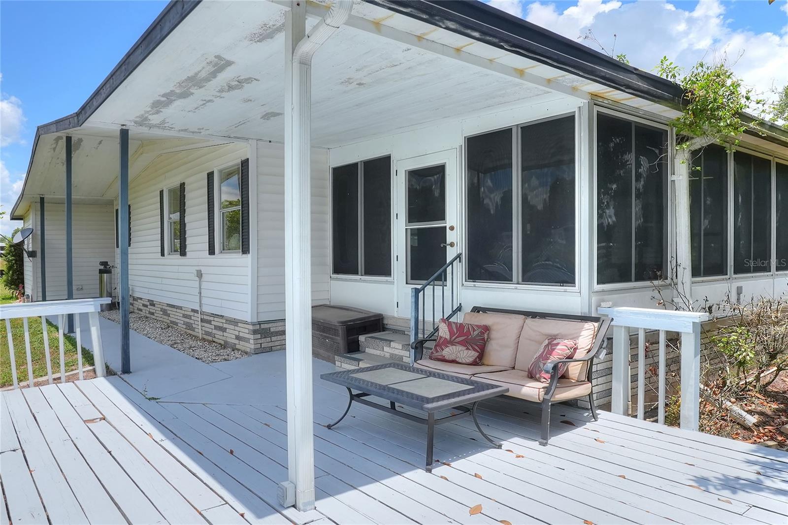 FLORAL LAKES - Residential