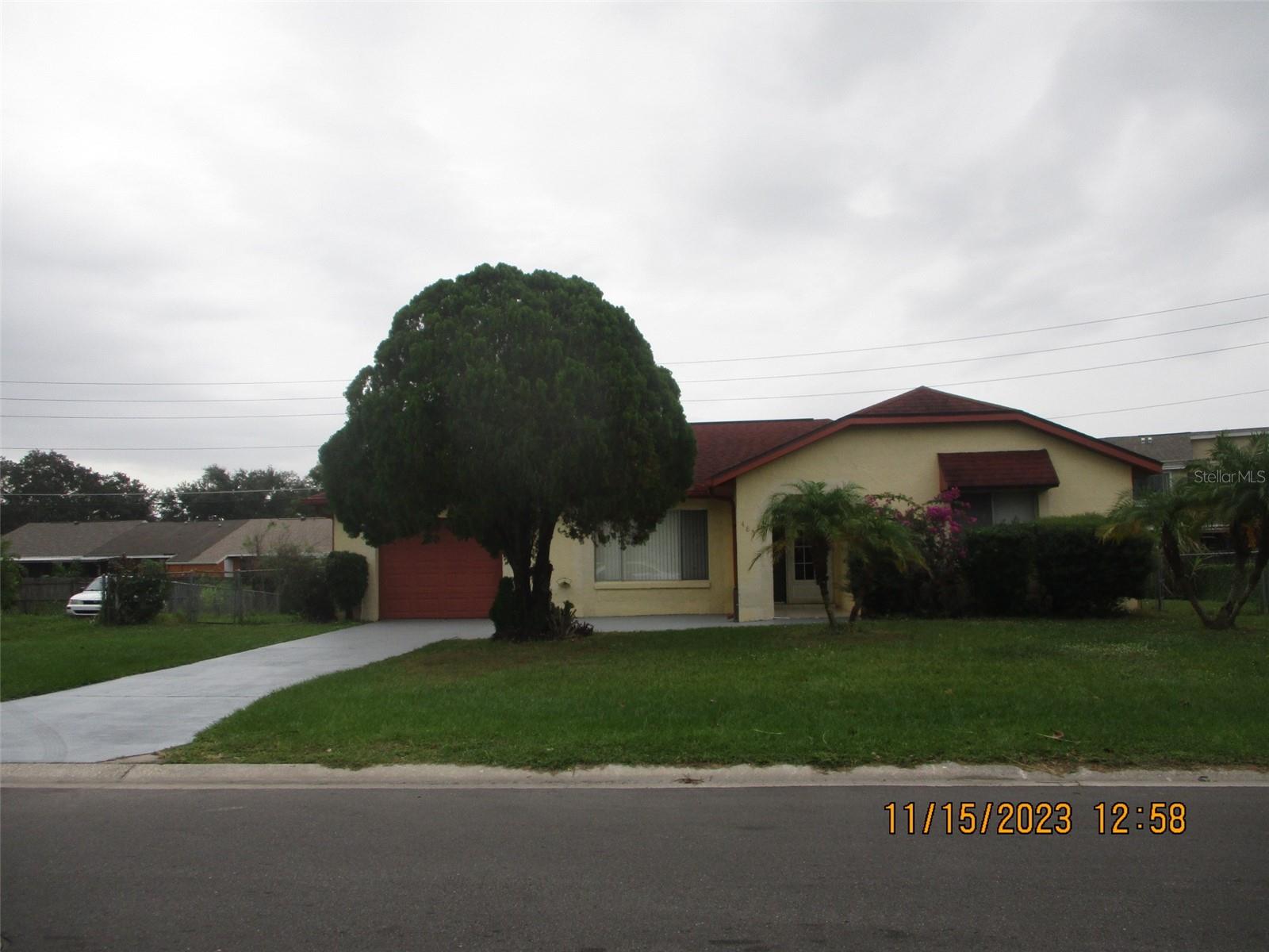 THIS 3 BEDROOM, 2 BATH, ONE-CAR GARGE HOME FEATURES CERAMIC TILE THROUGHOUT WITH CARPET IN THE BEDROOMS.  OPEN SPLIT BEDROOM FLOORPLAN.  FENCED IN REAR YARD. SCREEN ENCLOSED PATIO. WASHER AND DRYER ARE FOR TENANT CONVENIENCE ONLY AND WILL NOT BE REPAIRED OR REPLACED IN THE EVENT THEY BECOME INOPERABLE.  APPLICATION & CRITERIA ARE ATTACHED TO THE LISTING.