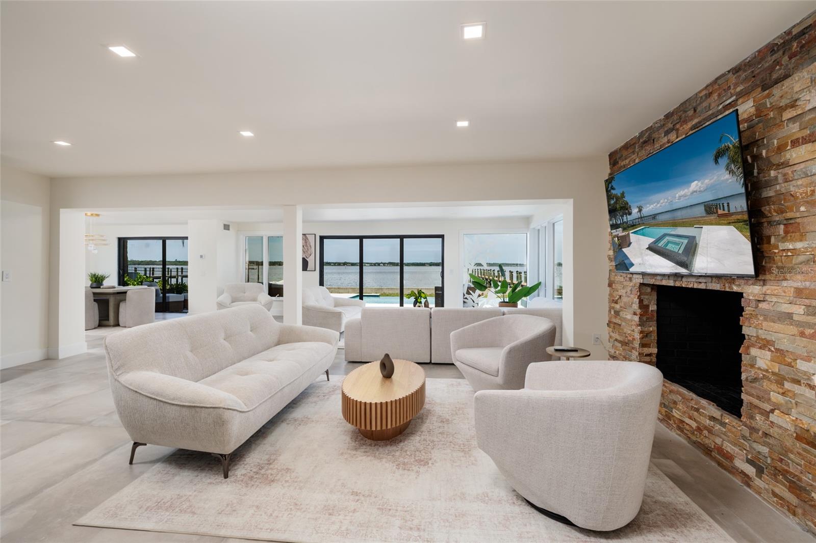 COUNTRY CLUB ADD TO OLDSMAR REV - Residential