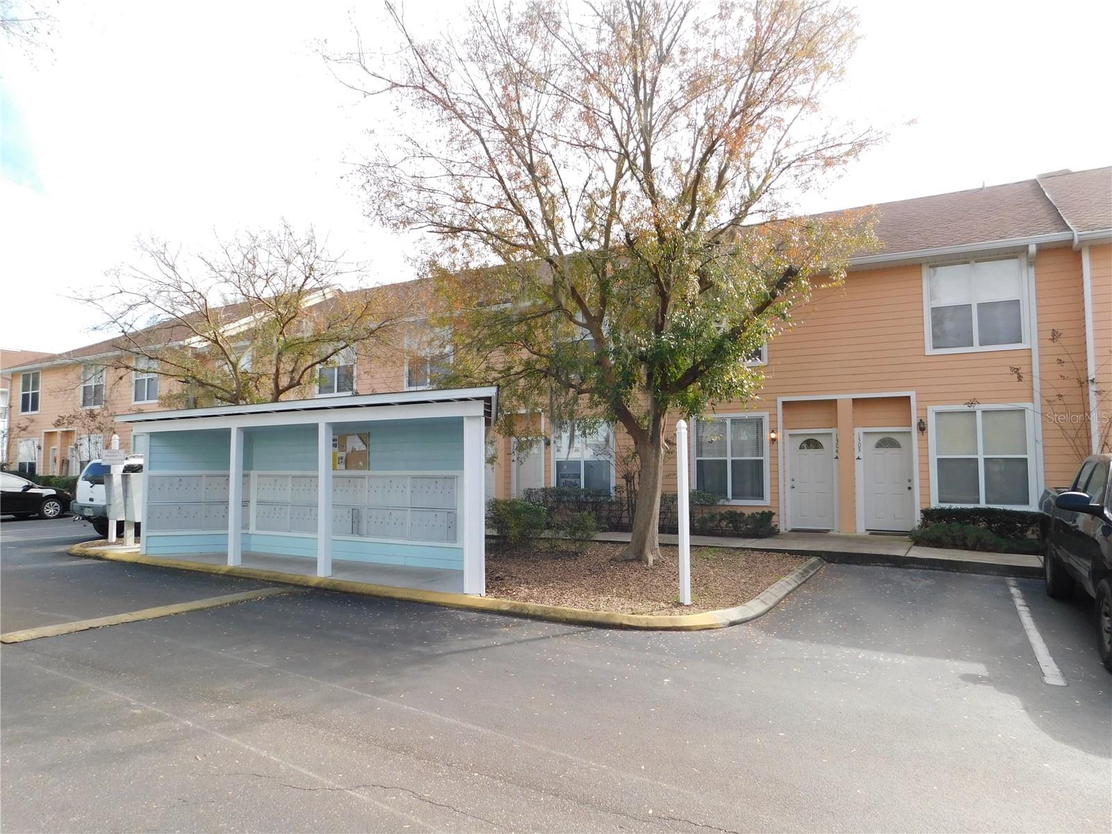 Conveniently located to UF and Butler Plaza, this spacious Kensington North townhouse has separate living & dining areas, high ceilings, washer and dryer, and a community pool!

No pets allowed.

1st month's rent and security deposit are required for move-in.

Lease term until July 30, 2027.