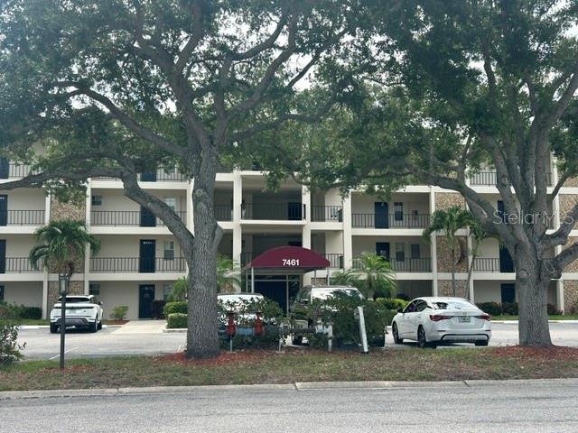 Gorgeous Palm Aire unit with beautiful full view of golf course from the top floor. Updated windows and AC. This condominium is perfect for full time or seasonal living. Or can be used as a rental. Both bedrooms have their own bathroom. Screen balcony to enjoy the breezes and views. Watch the sunrise from the balcony. Close to the university Town Center, restaurants, shopping, supporting services, I-75 and the Sarasota Airport.