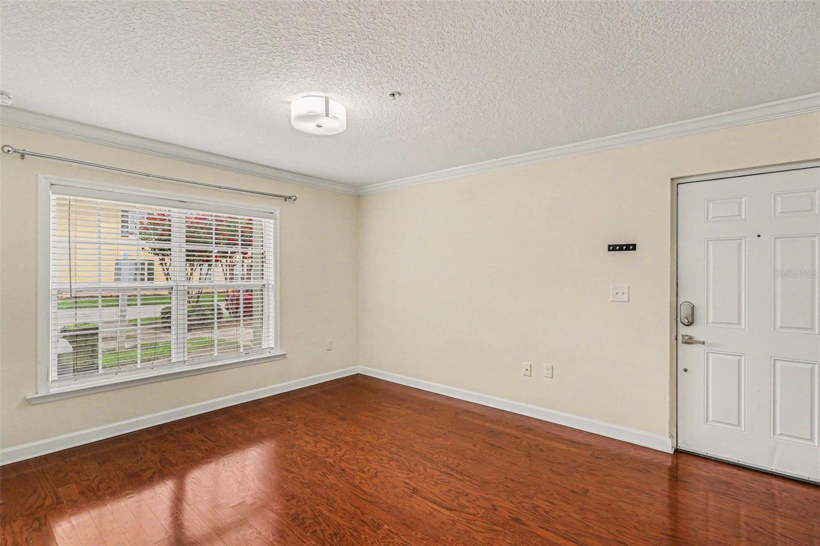 MIRIADA CONDO - Residential