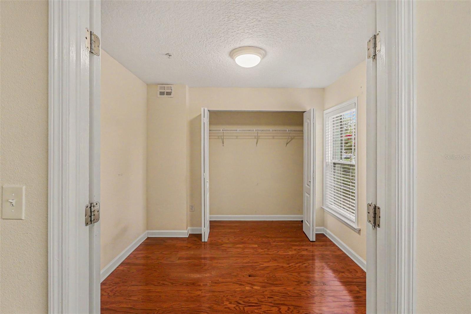 MIRIADA CONDO - Residential