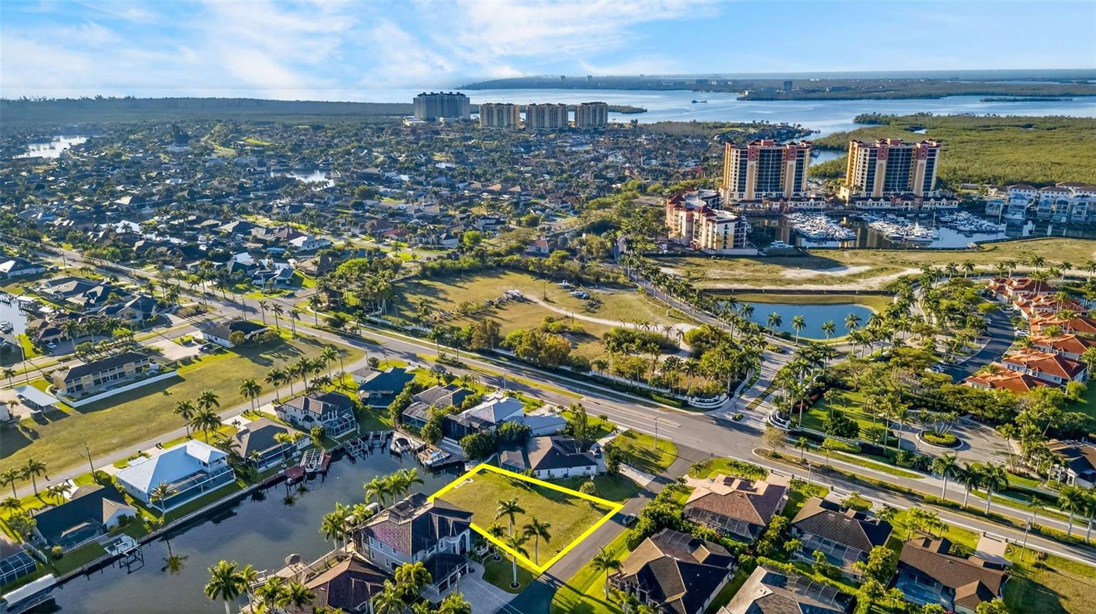 CAPE CORAL - Land