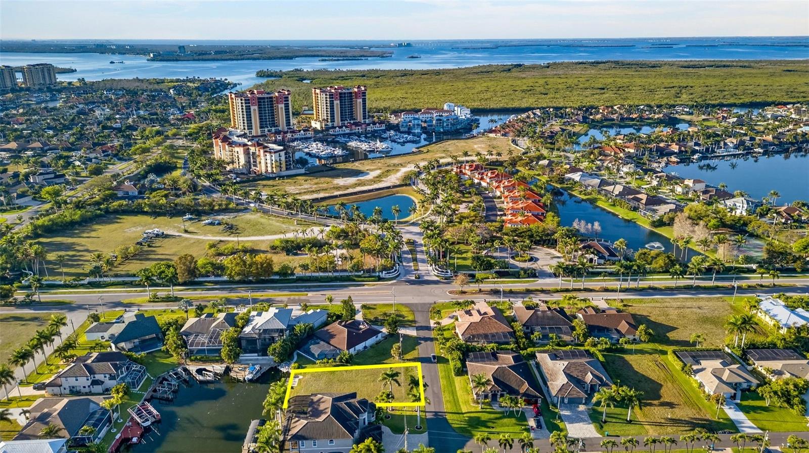 CAPE CORAL - Land