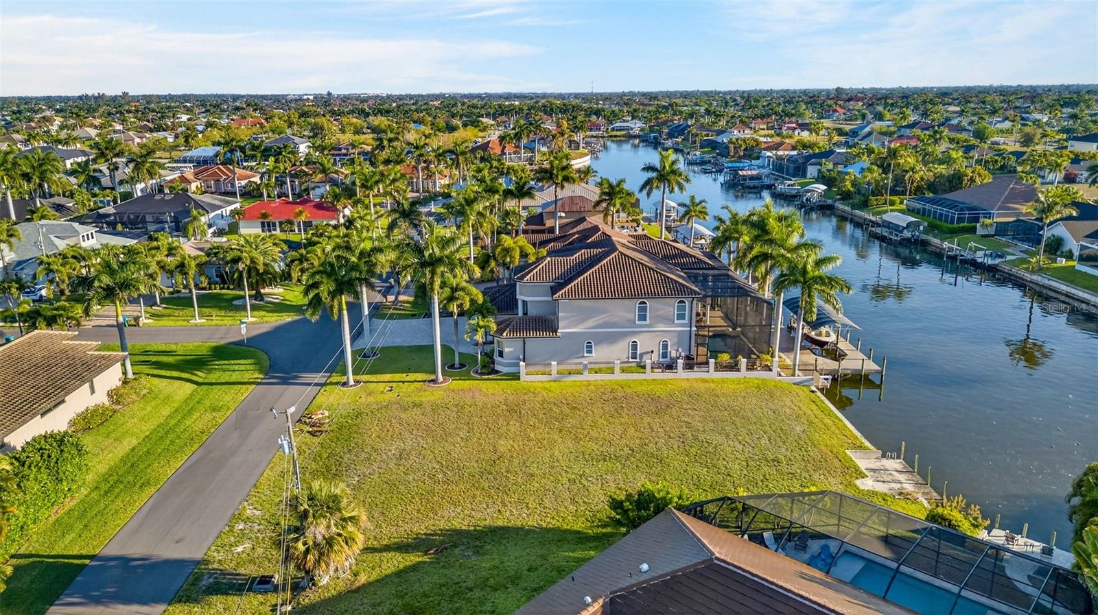 CAPE CORAL - Land