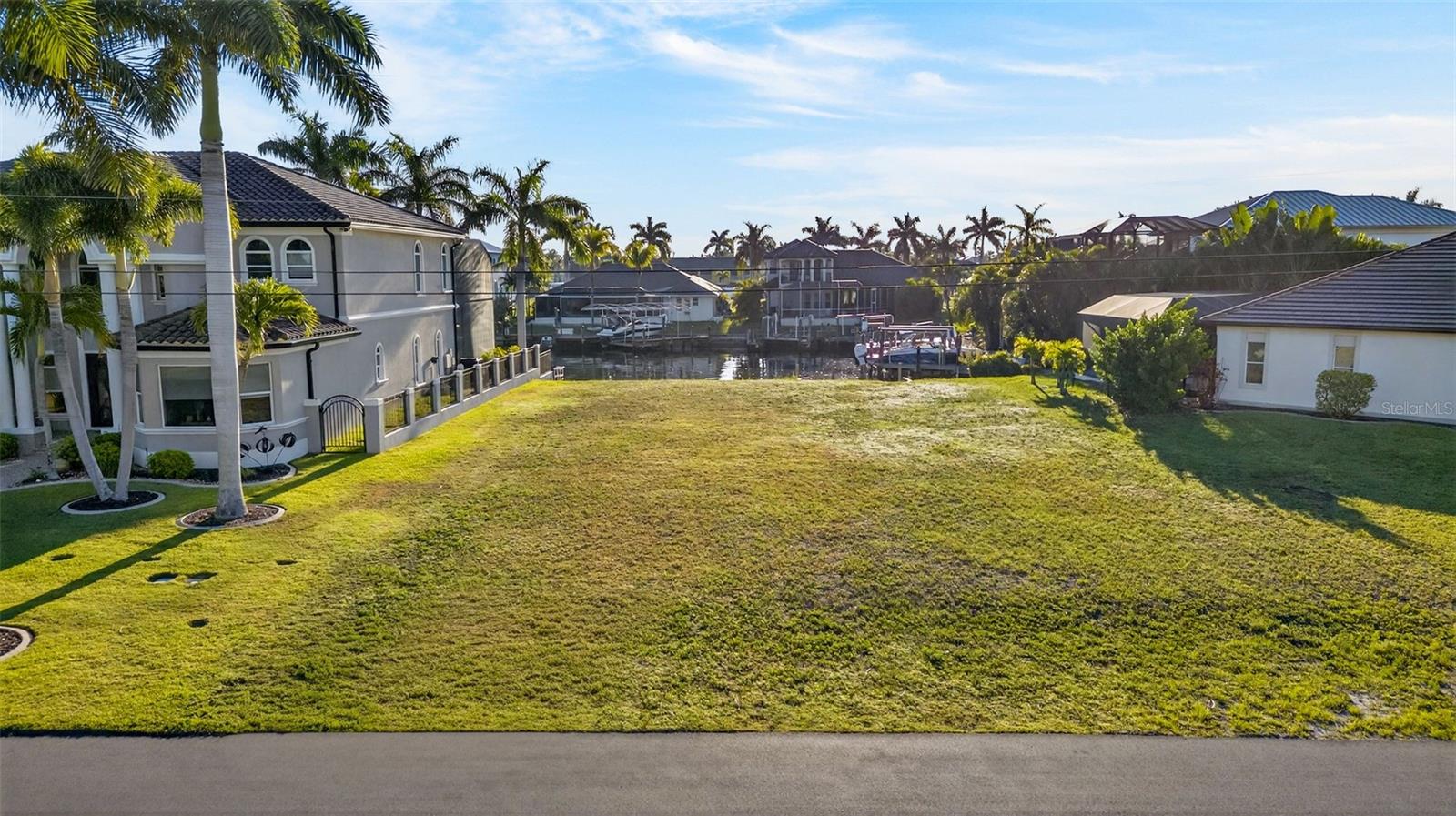 CAPE CORAL - Land