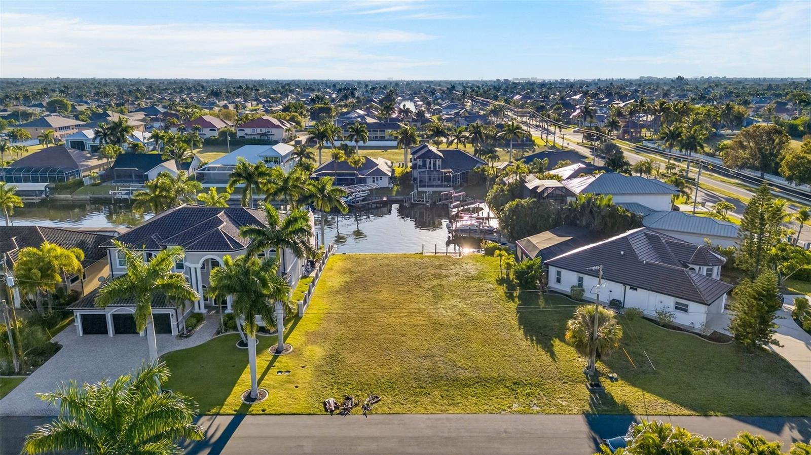 CAPE CORAL - Land
