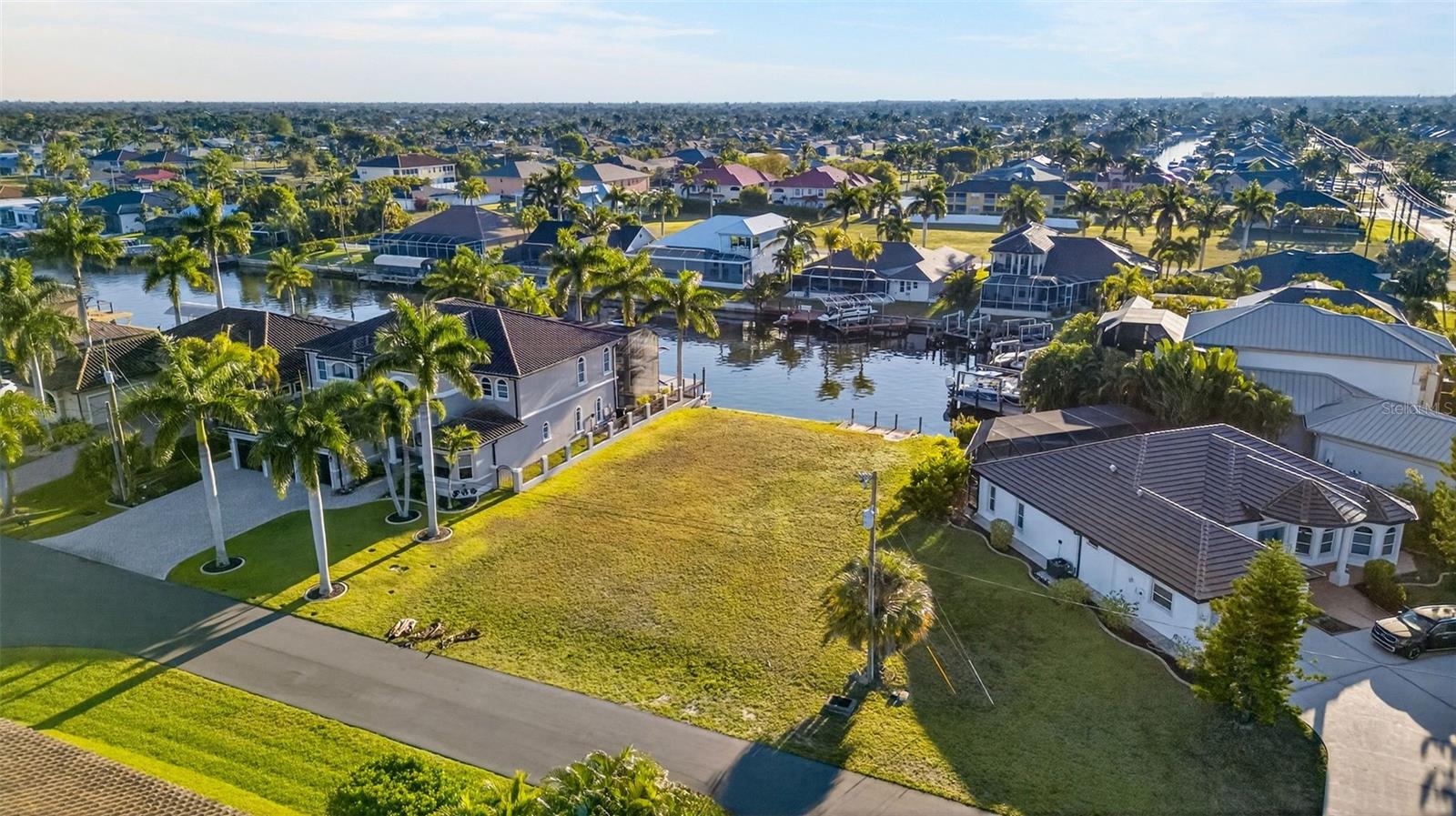 CAPE CORAL - Land
