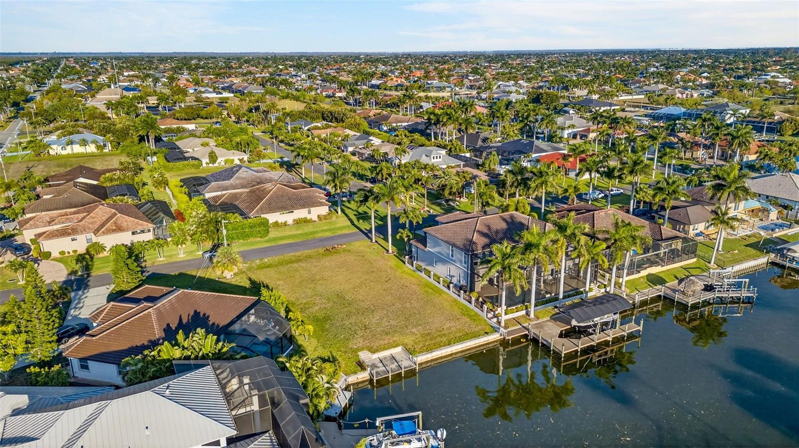 CAPE CORAL - Land