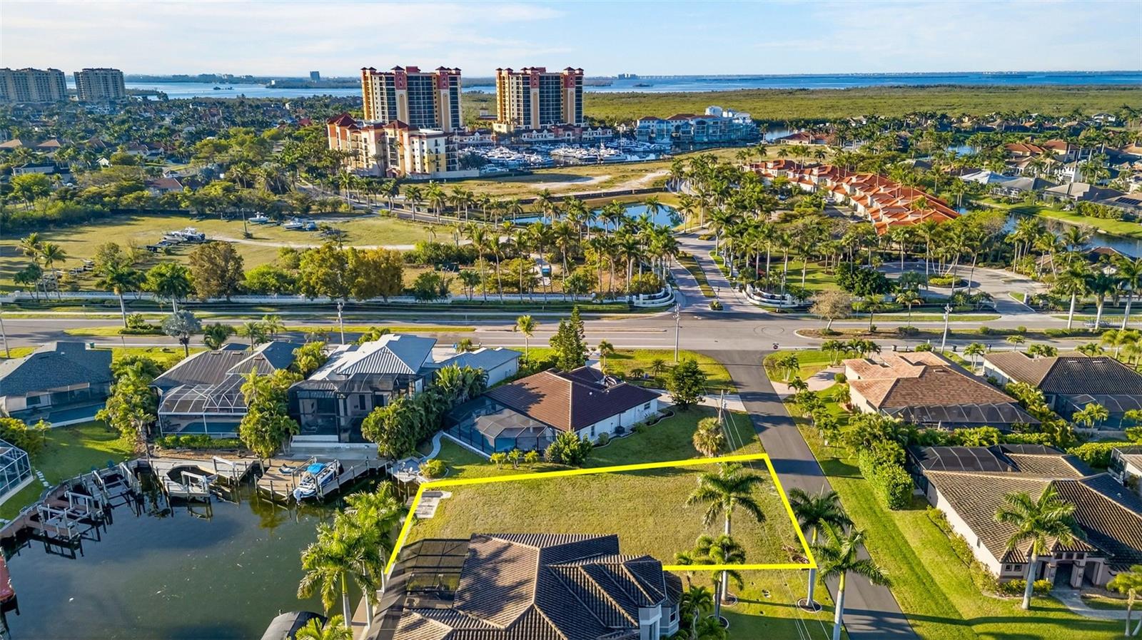 CAPE CORAL - Land