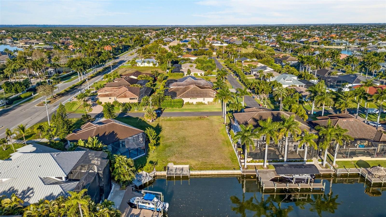 CAPE CORAL - Land
