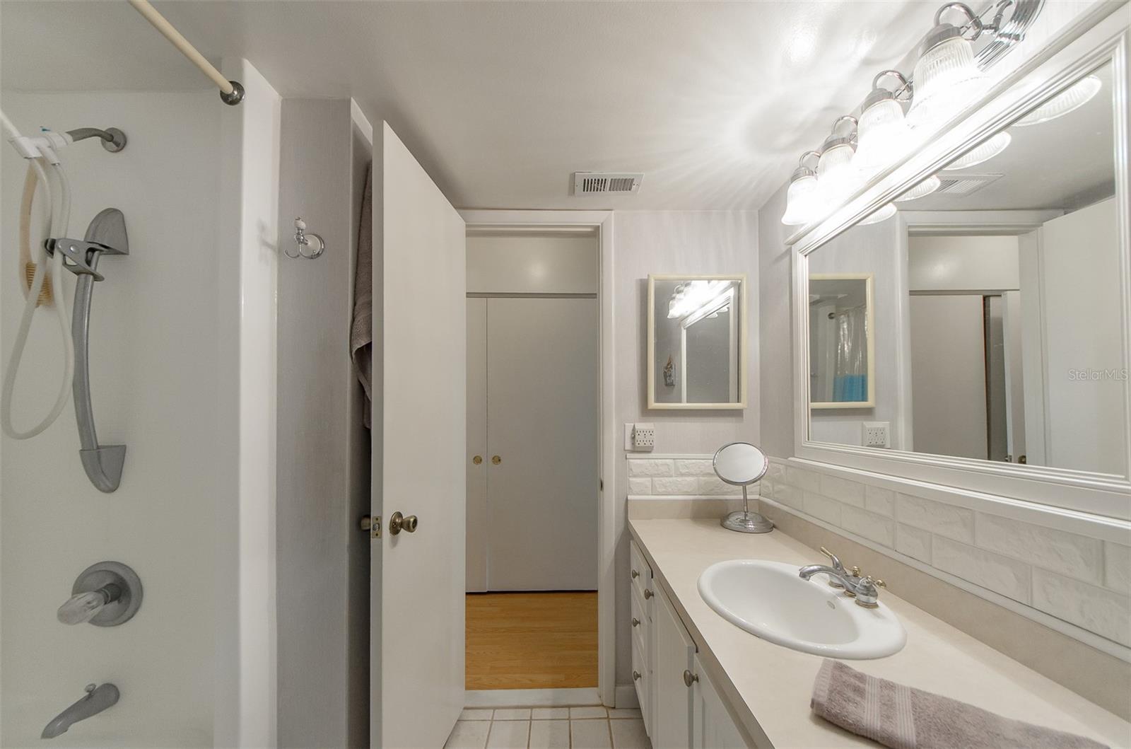 ISLANDER THE CONDO - Residential