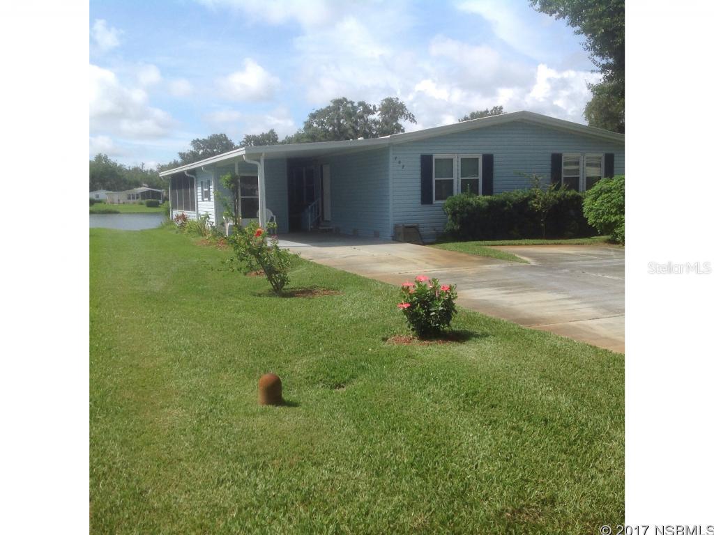 Waterfront home on large pond in Edgewater Landing.  3Bedroom/2Bath with new vinyl windows on porch that overlooks the lake with all it's wildlife .  View also from eat in kitchen area and kitchen.   Whole house has wood laminate flooring. Double paned windows in 2010 by Window World with guarantee.  New hot water tank in 2014.  Living and dining room just painted in neutral colors.    New bottom drawer refrigerator in 2013.     Don't miss out on this home ;Water: City