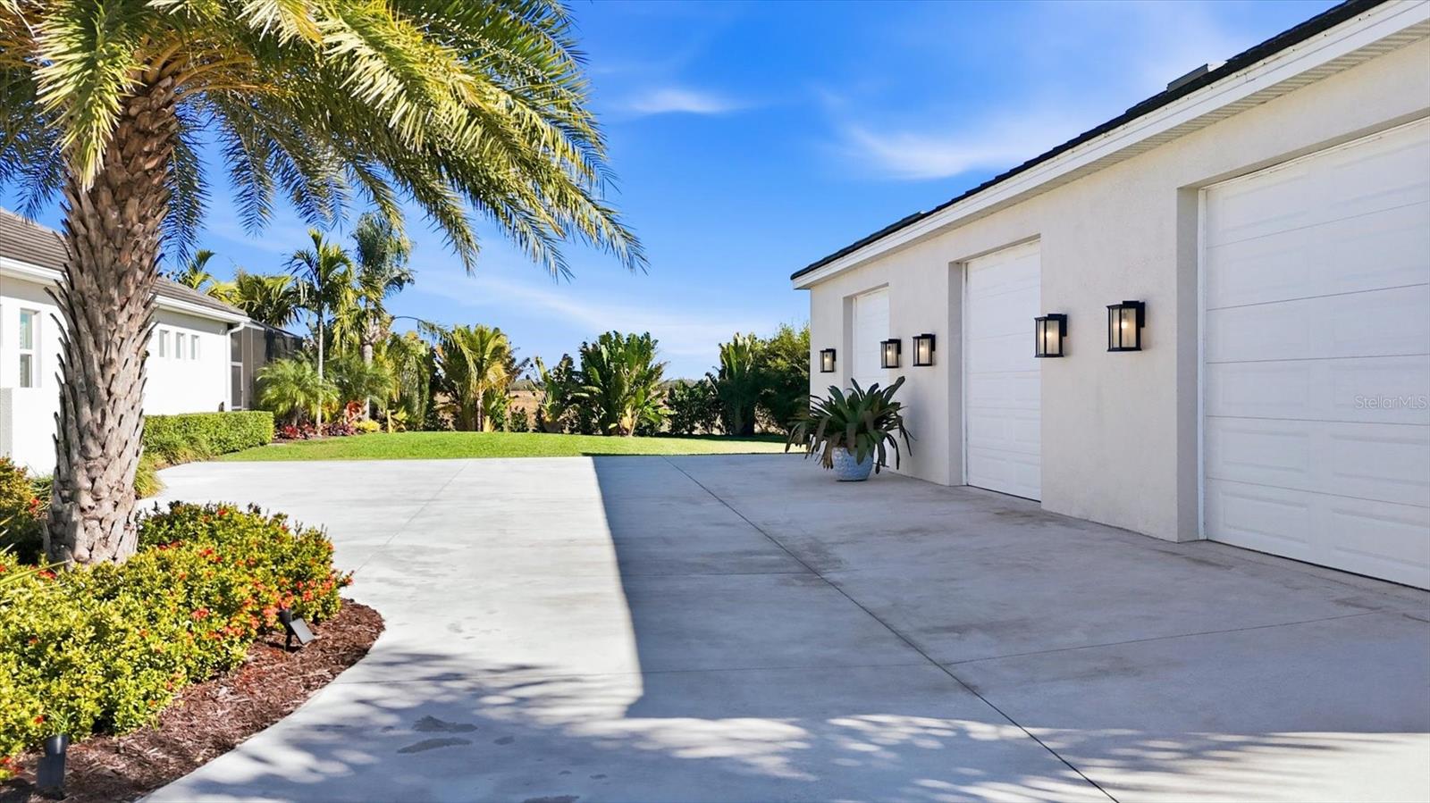 HAMPTON LAKES - Residential