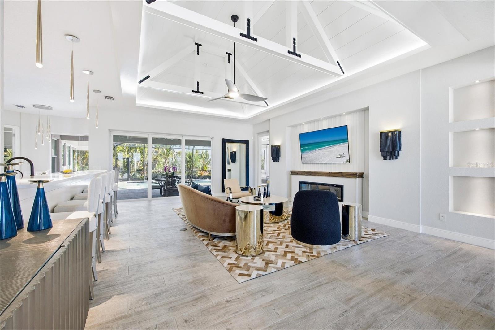 HAMPTON LAKES - Residential