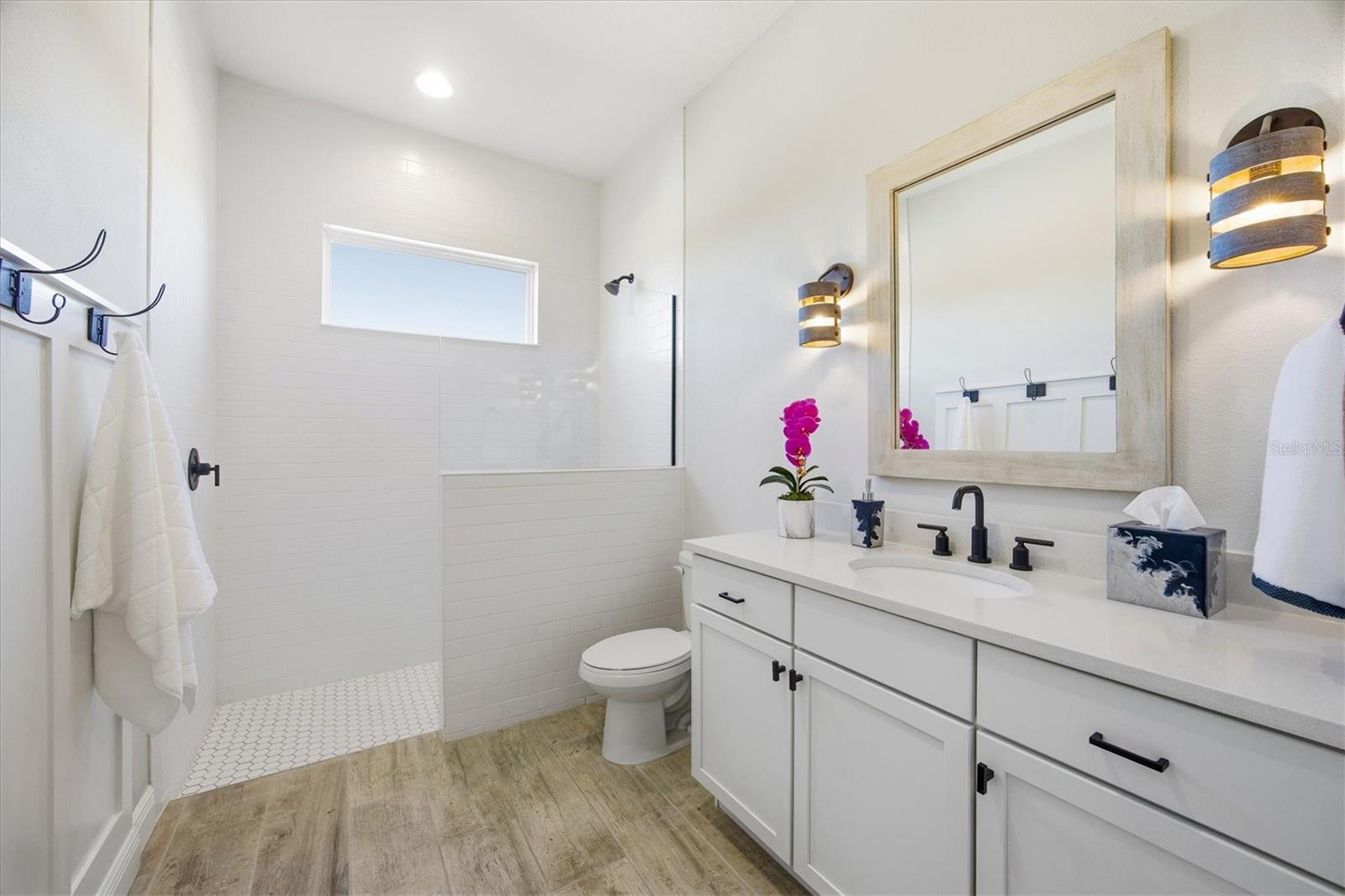 HAMPTON LAKES - Residential
