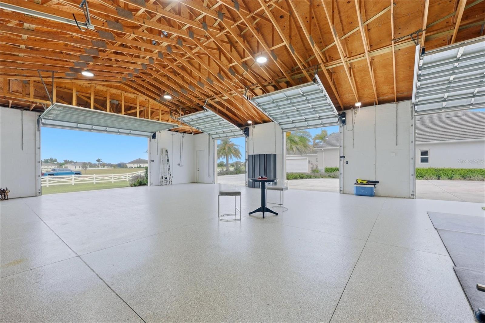 HAMPTON LAKES - Residential