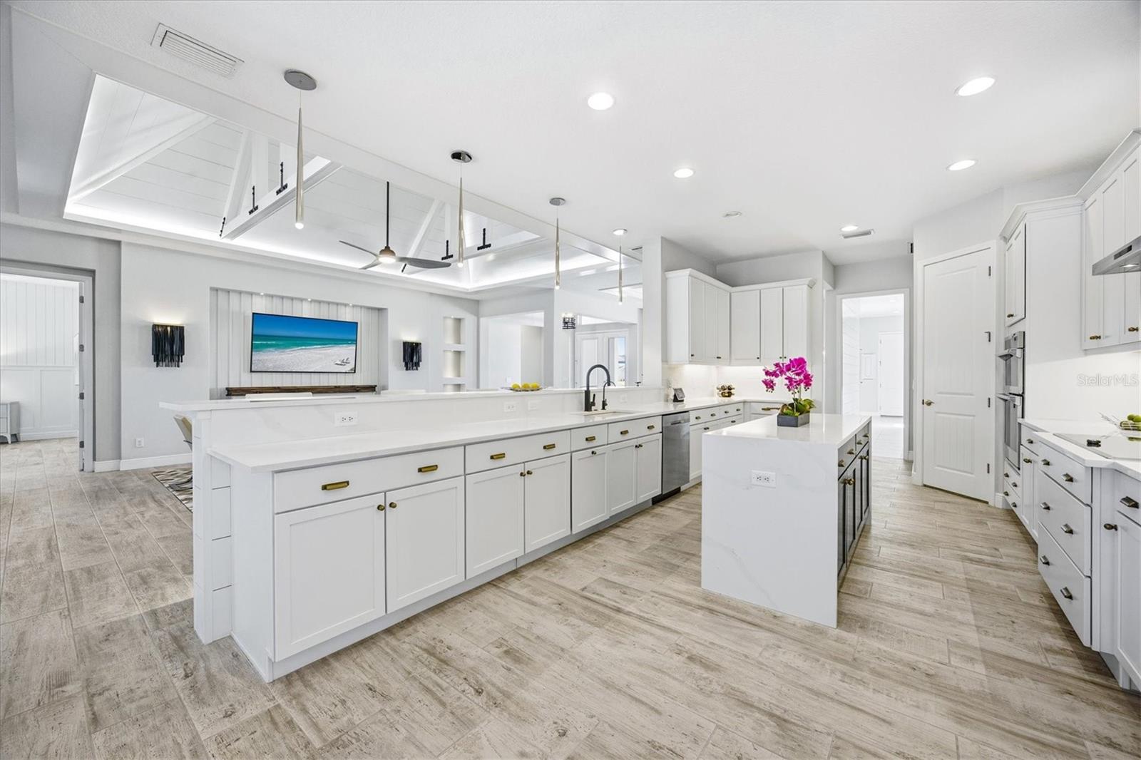 HAMPTON LAKES - Residential