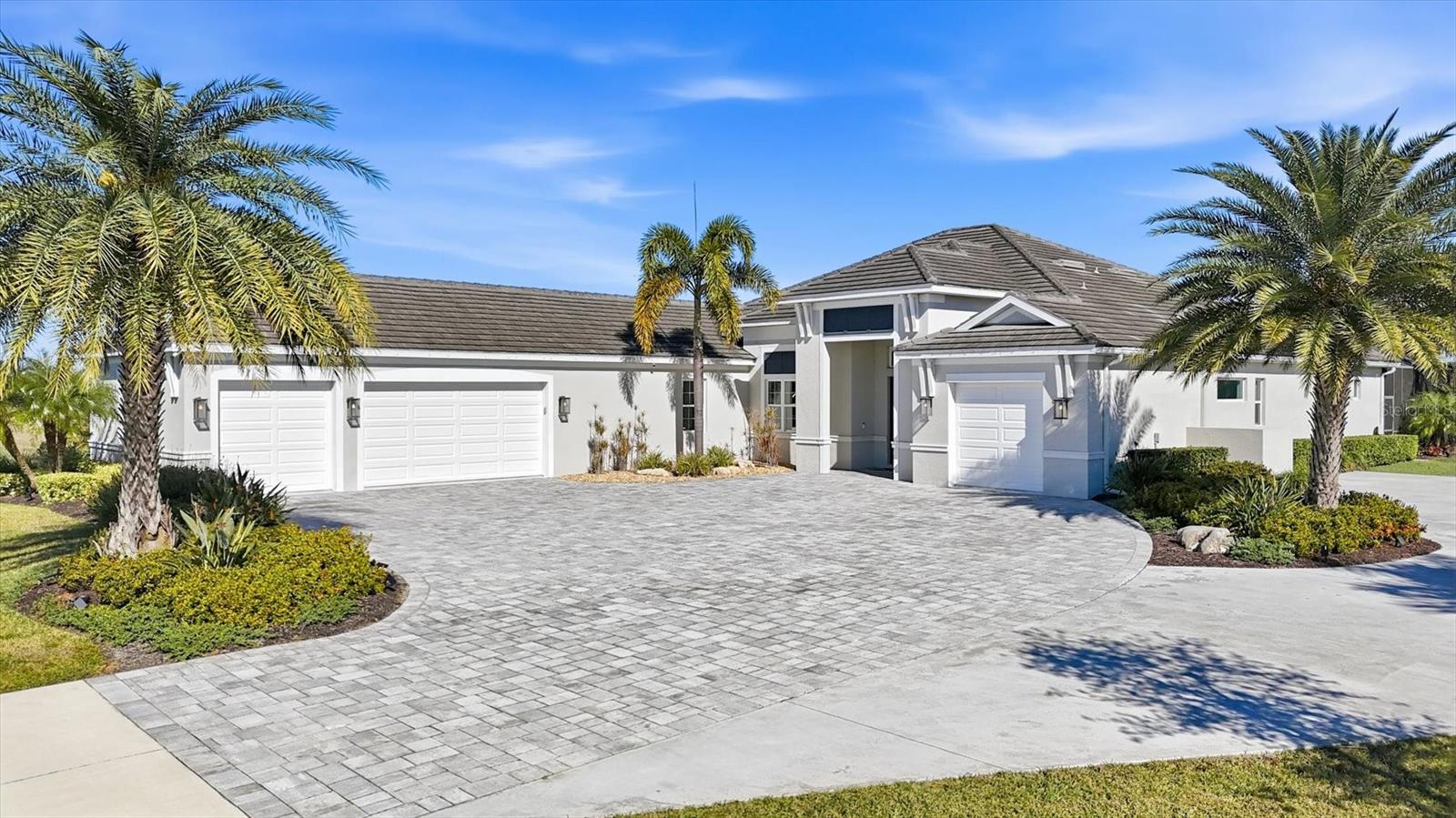 HAMPTON LAKES - Residential
