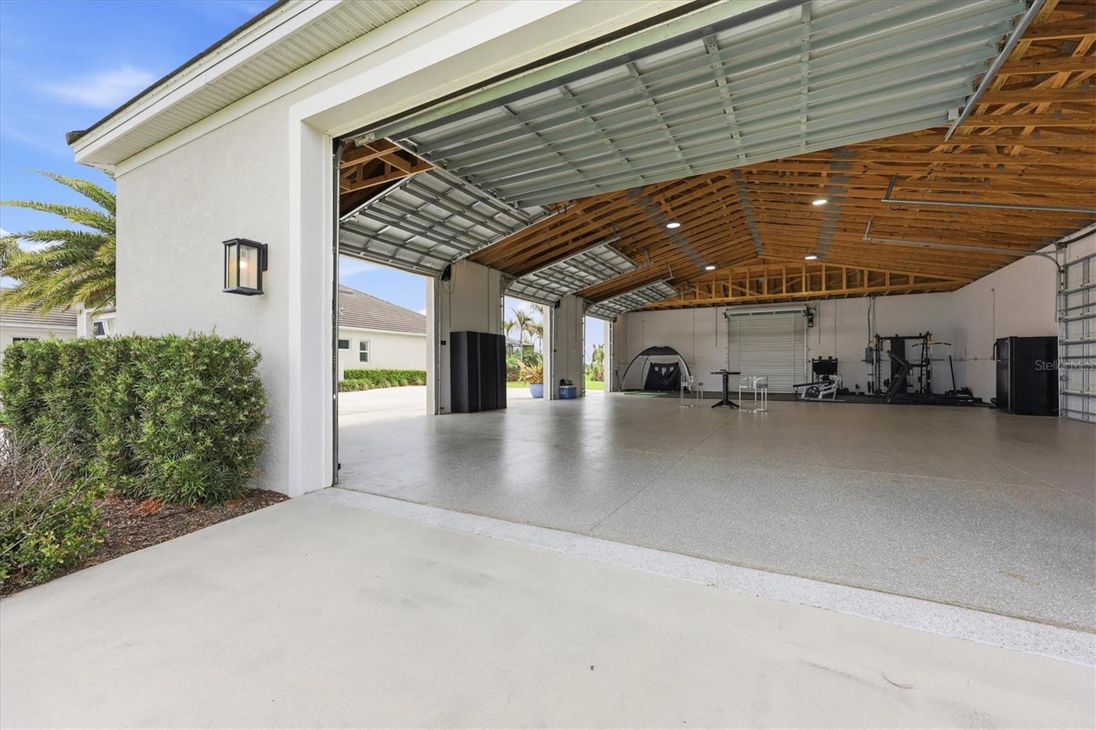HAMPTON LAKES - Residential