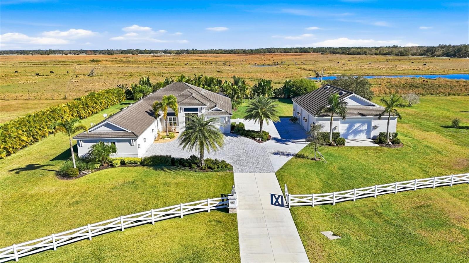 HAMPTON LAKES - Residential
