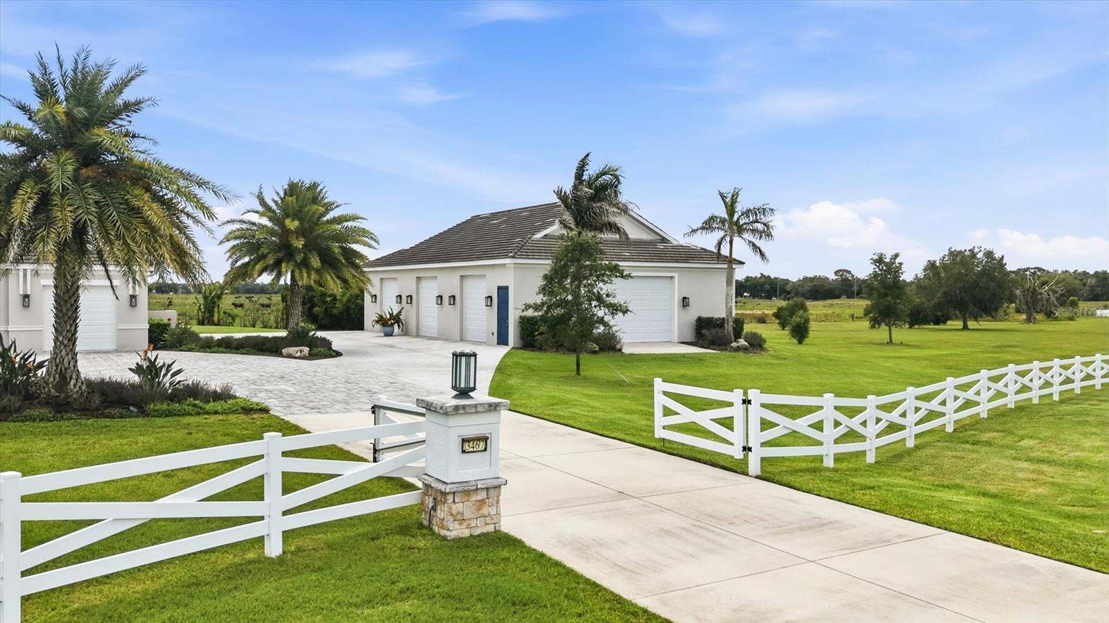 HAMPTON LAKES - Residential