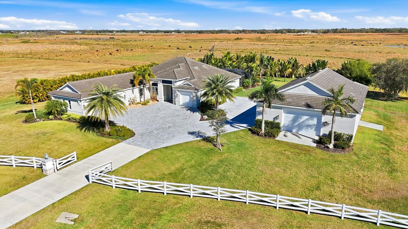 HAMPTON LAKES - Residential