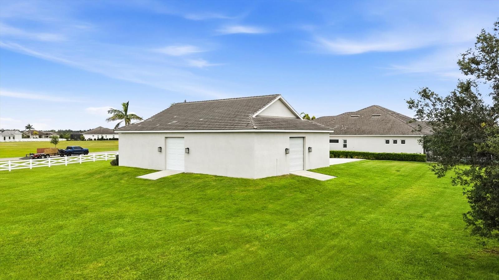 HAMPTON LAKES - Residential