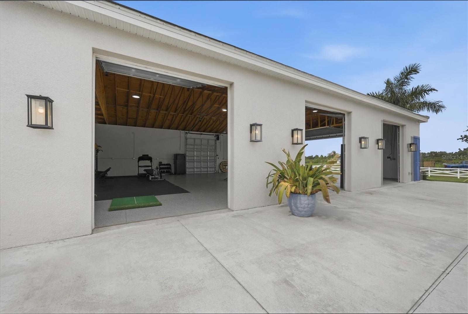 HAMPTON LAKES - Residential