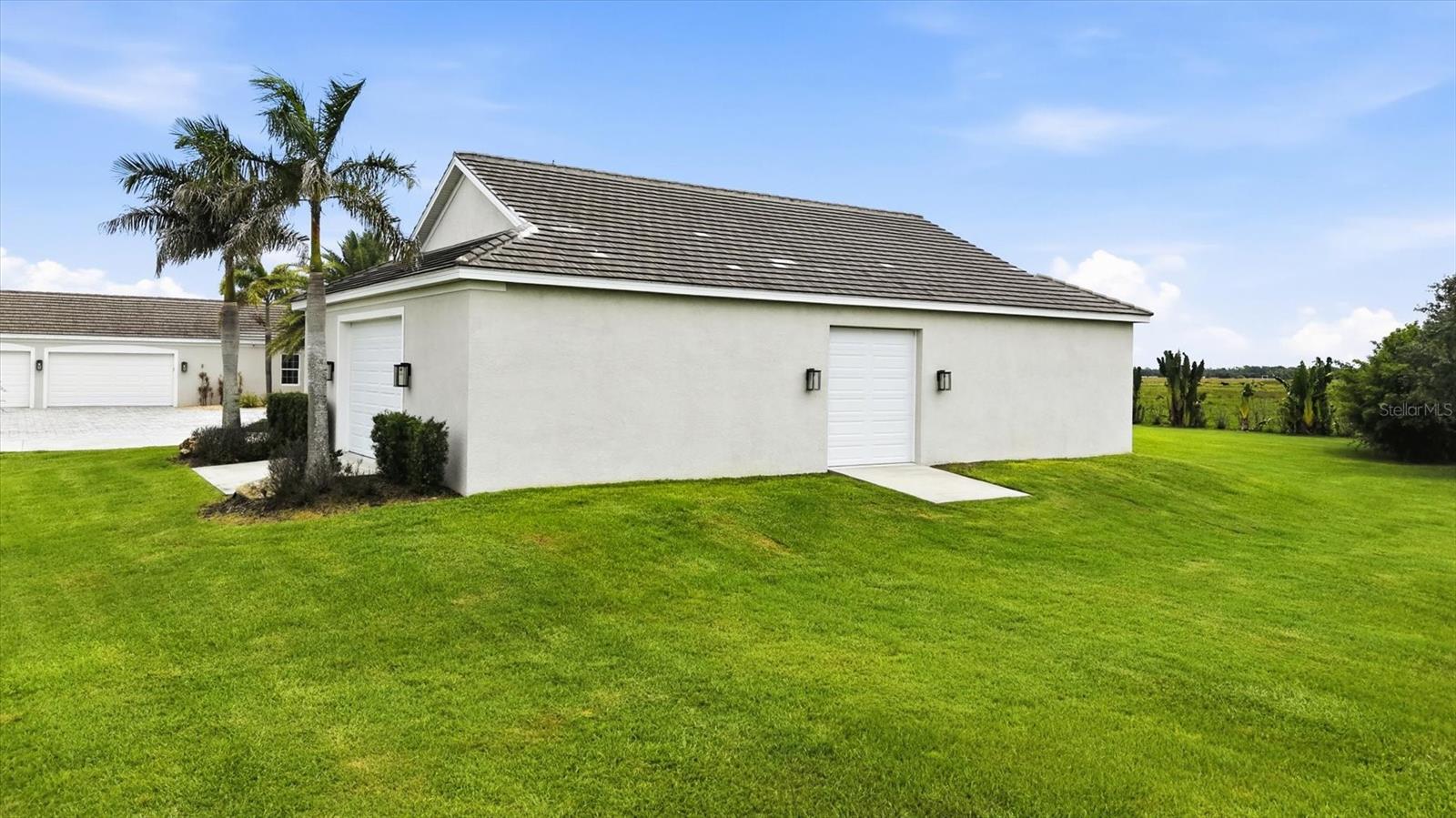 HAMPTON LAKES - Residential
