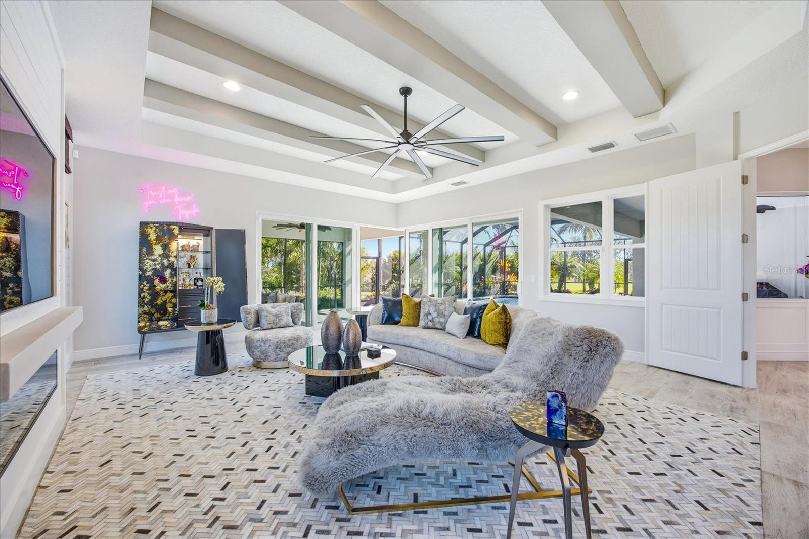 HAMPTON LAKES - Residential