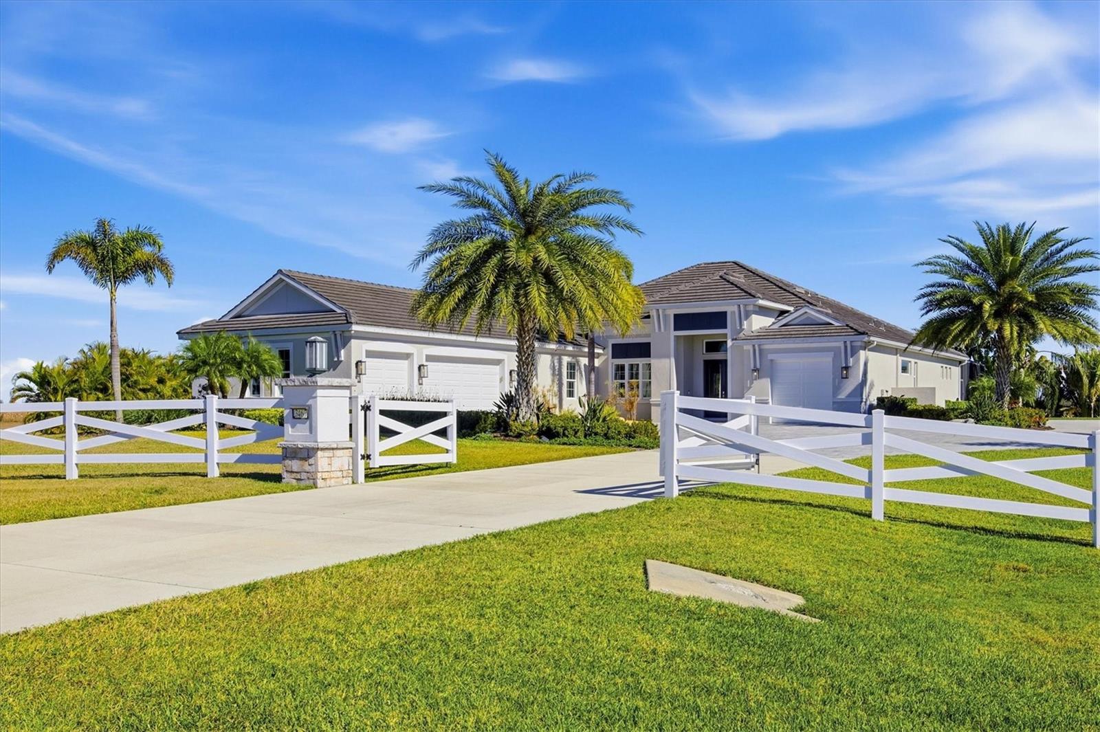 HAMPTON LAKES - Residential
