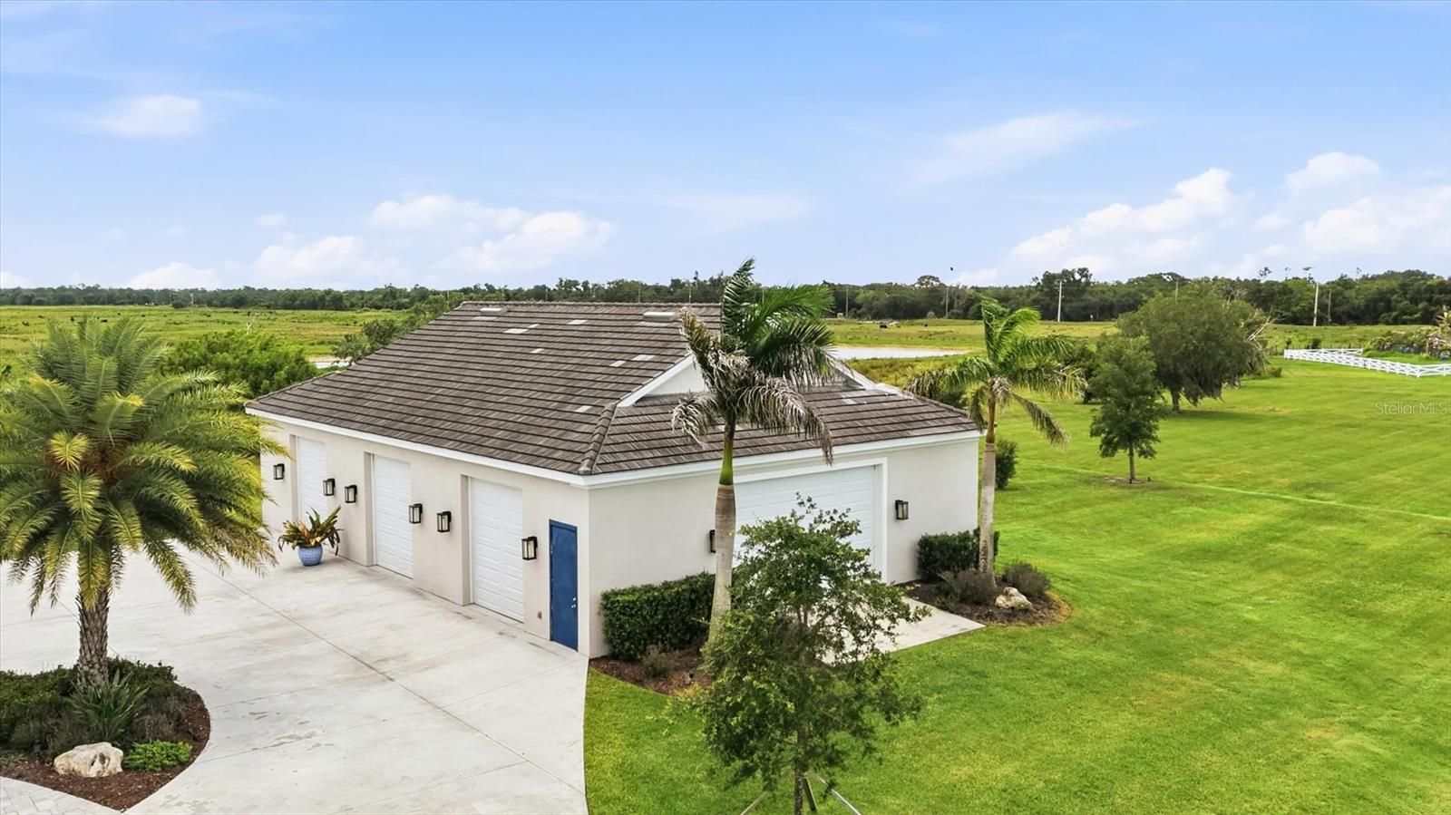HAMPTON LAKES - Residential