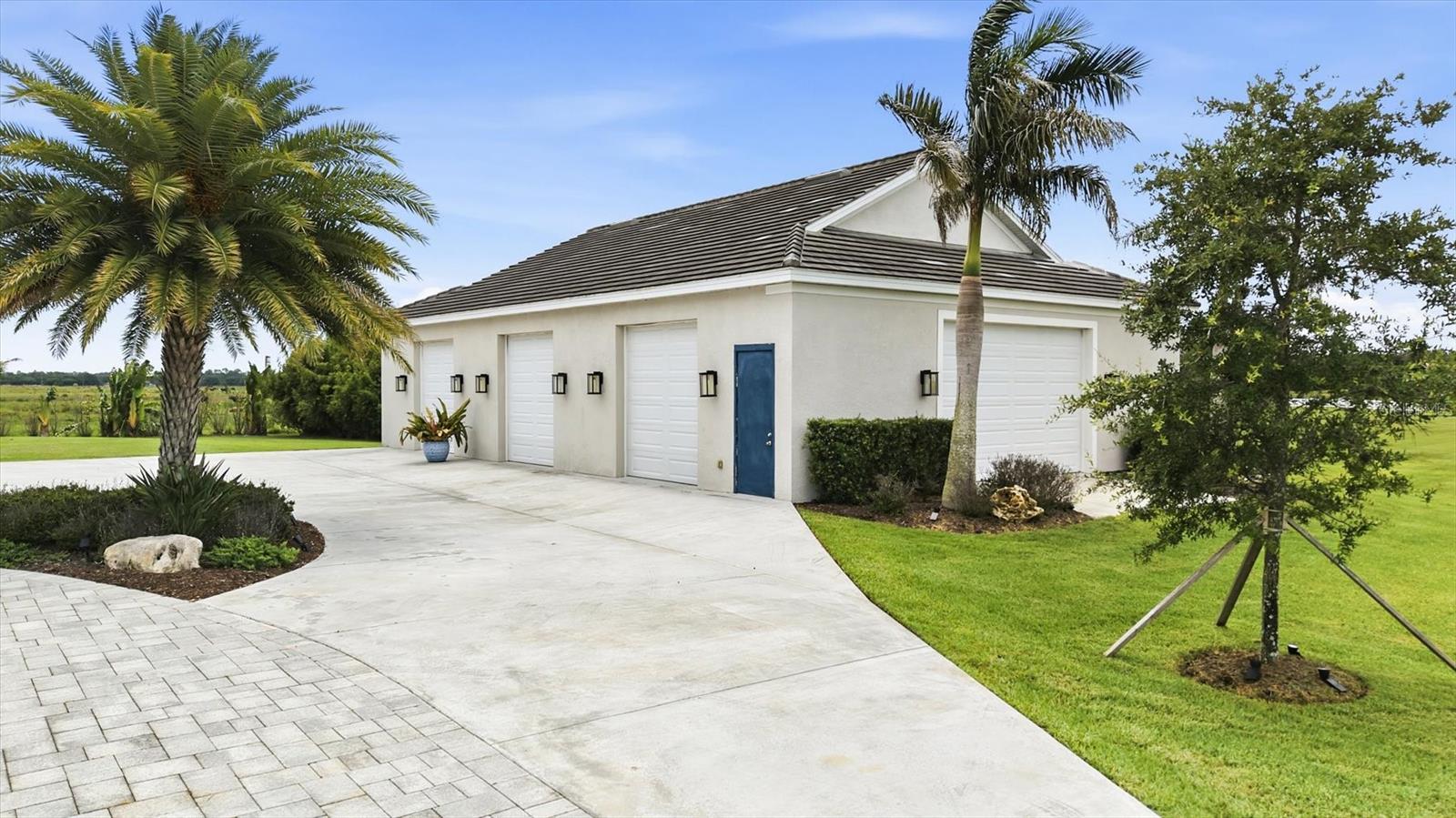 HAMPTON LAKES - Residential