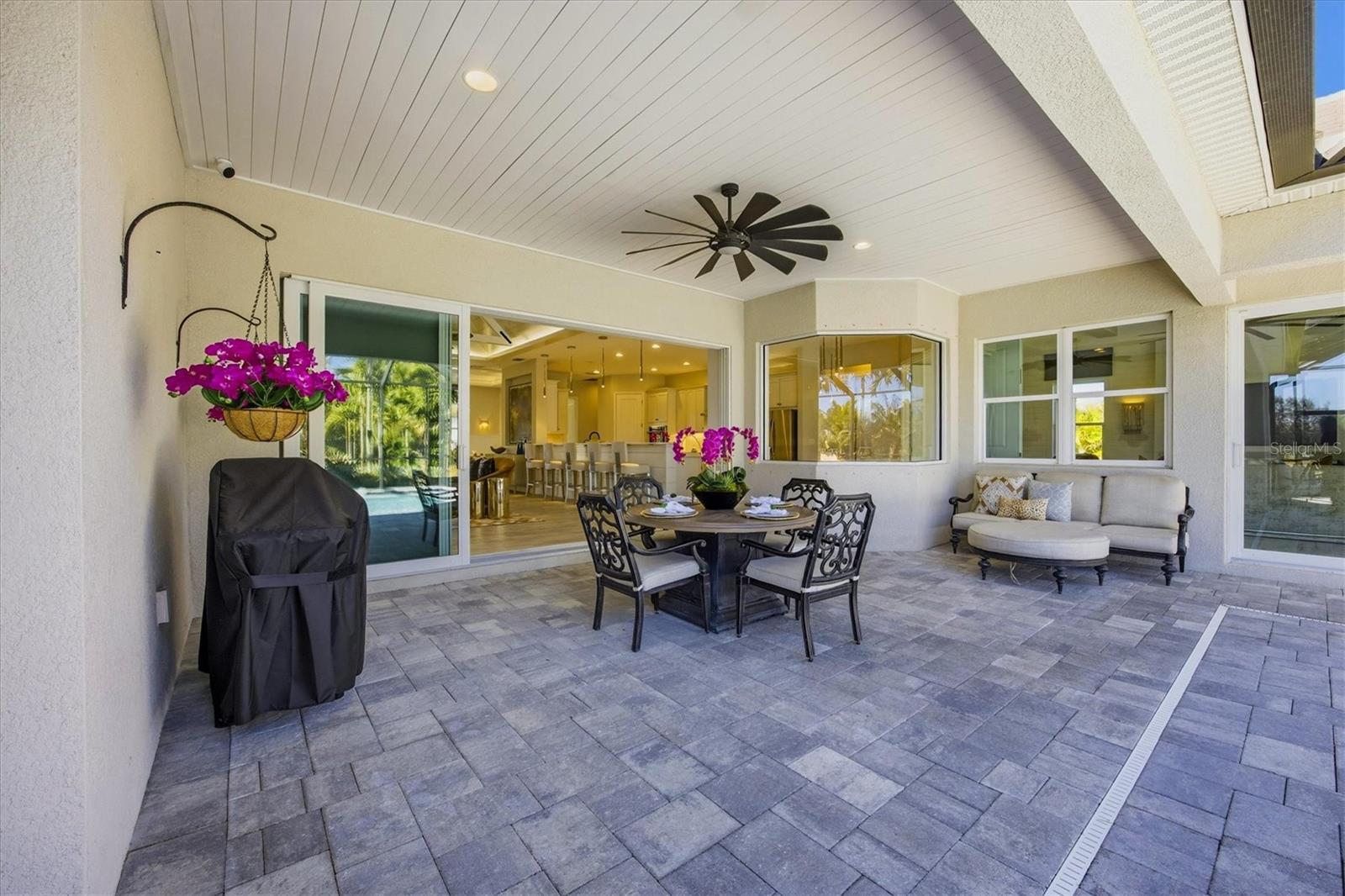 HAMPTON LAKES - Residential